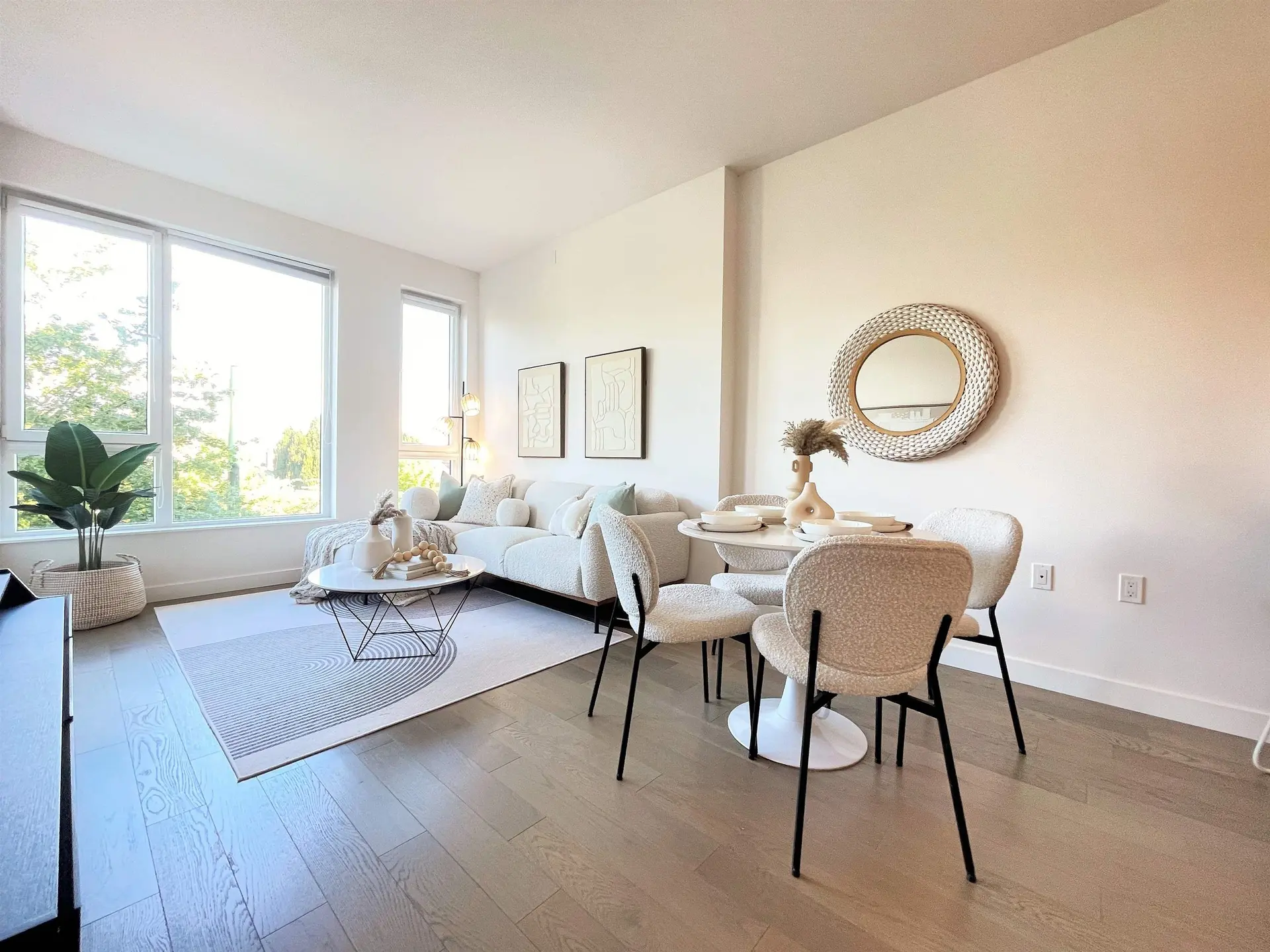 #302 5383 Cambie Street - Image 2