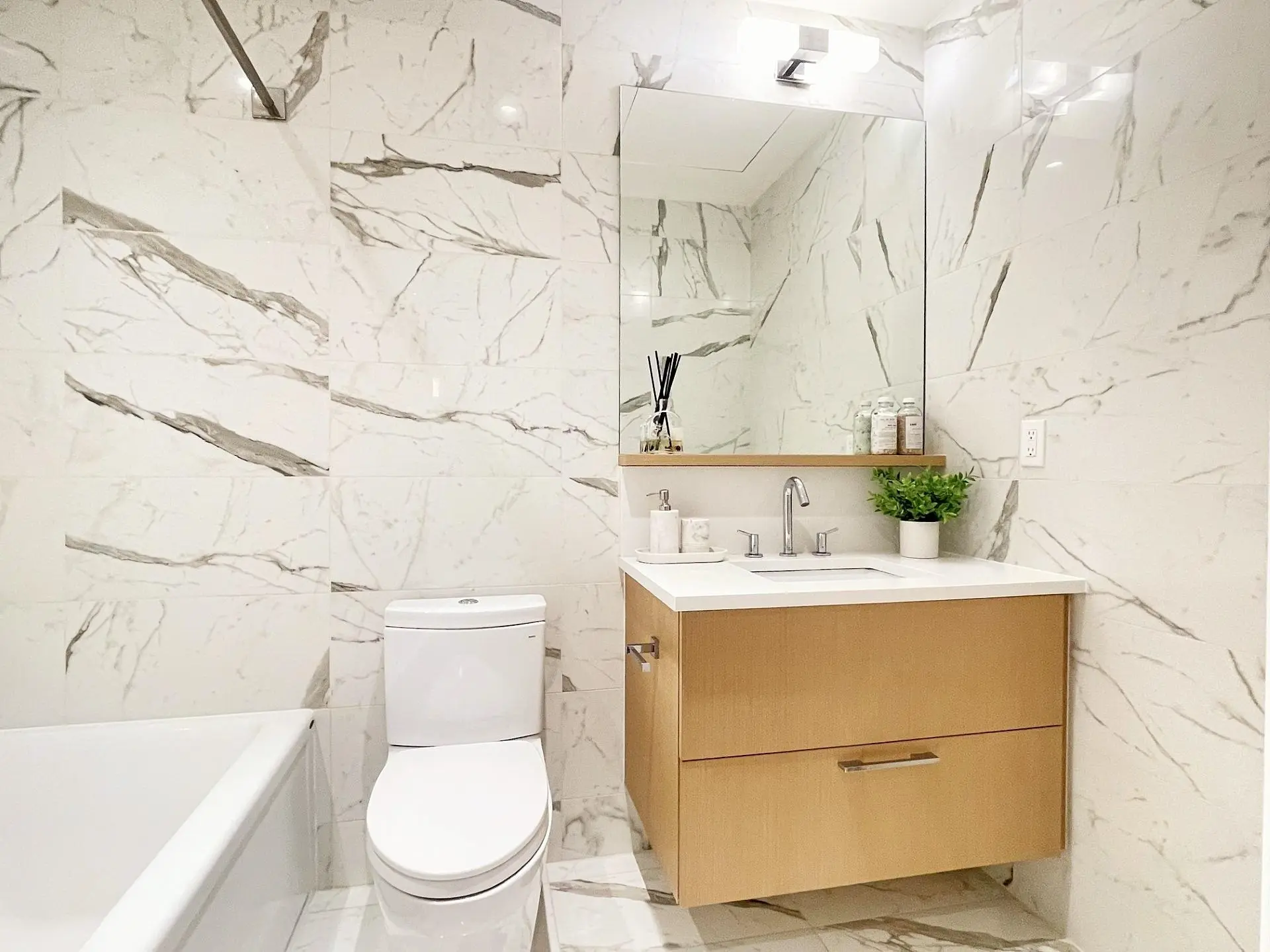 #302 5383 Cambie Street - Image 13
