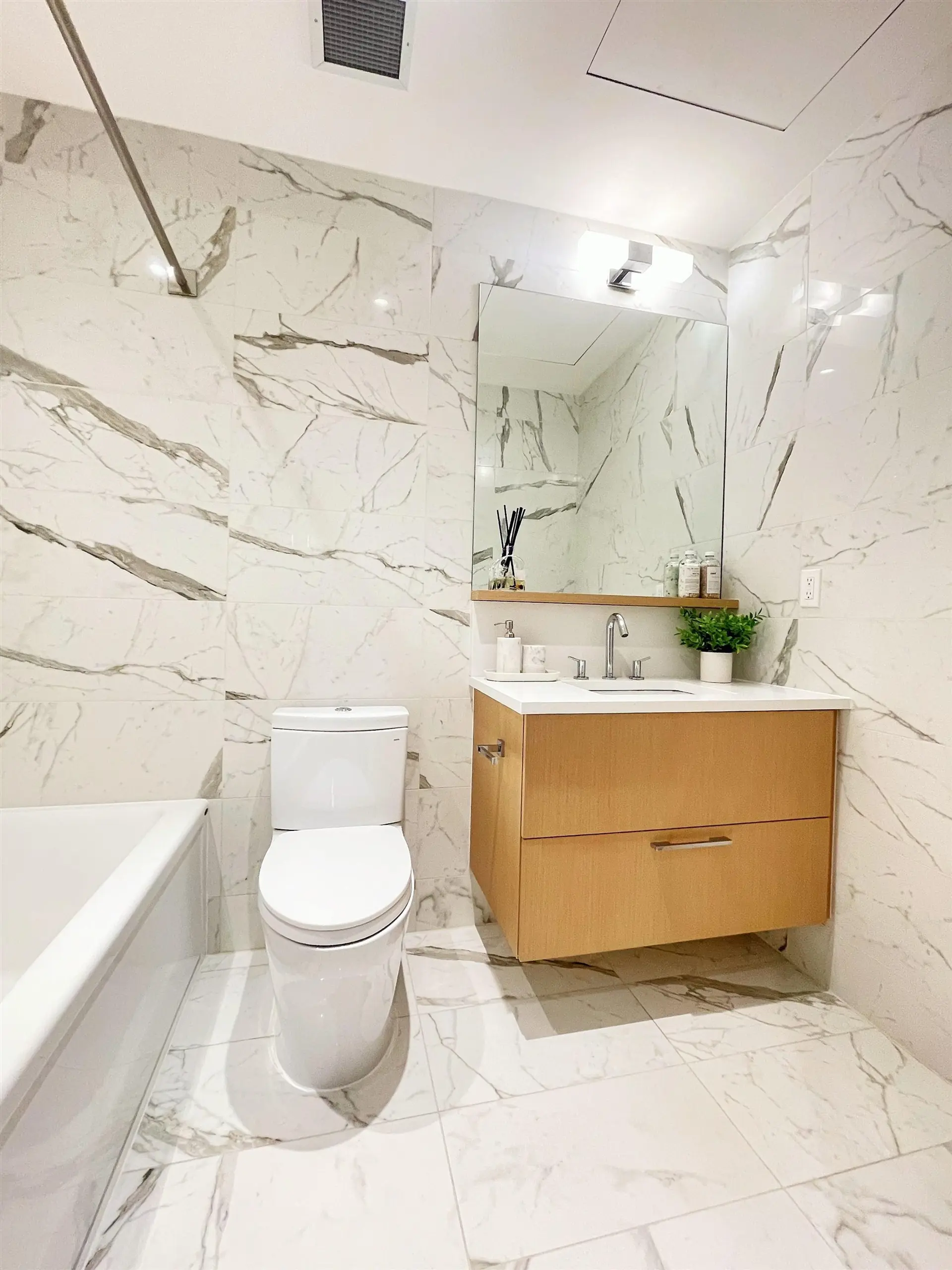 #302 5383 Cambie Street - Image 14