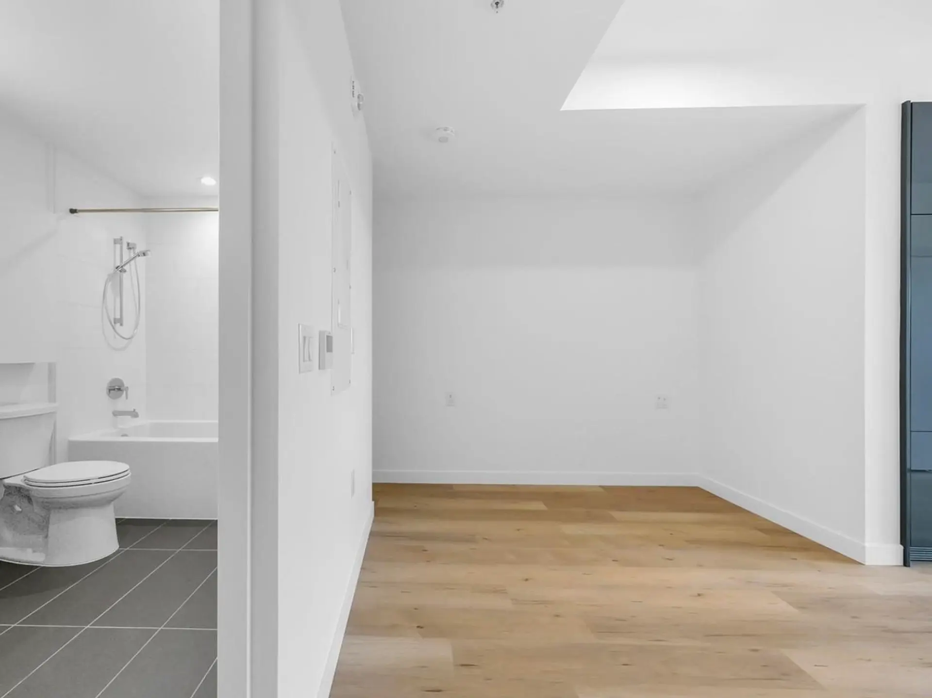 #302 2446 Shaughnessy Street - Image 2