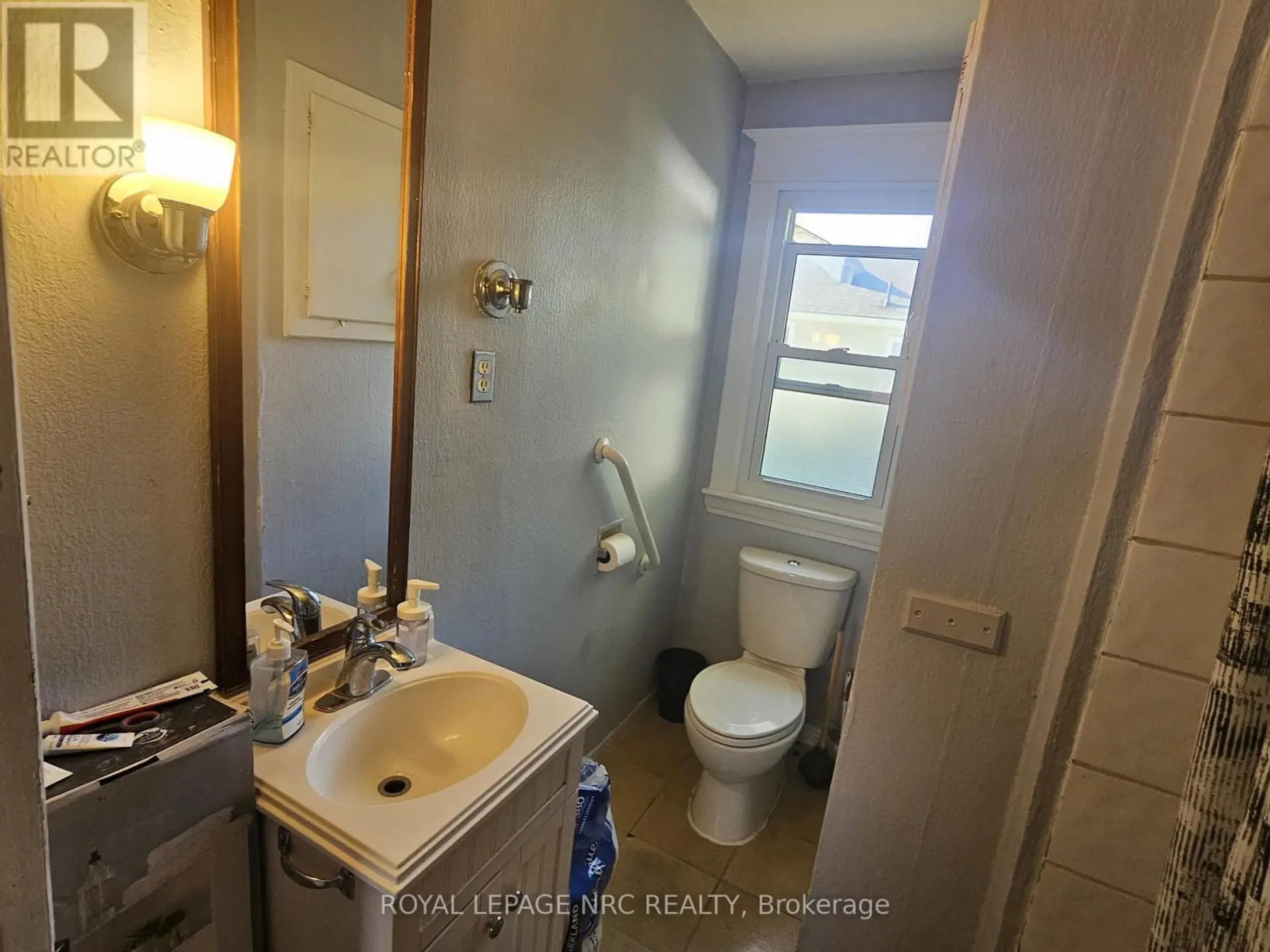 176 PINE STREET S - Image 7