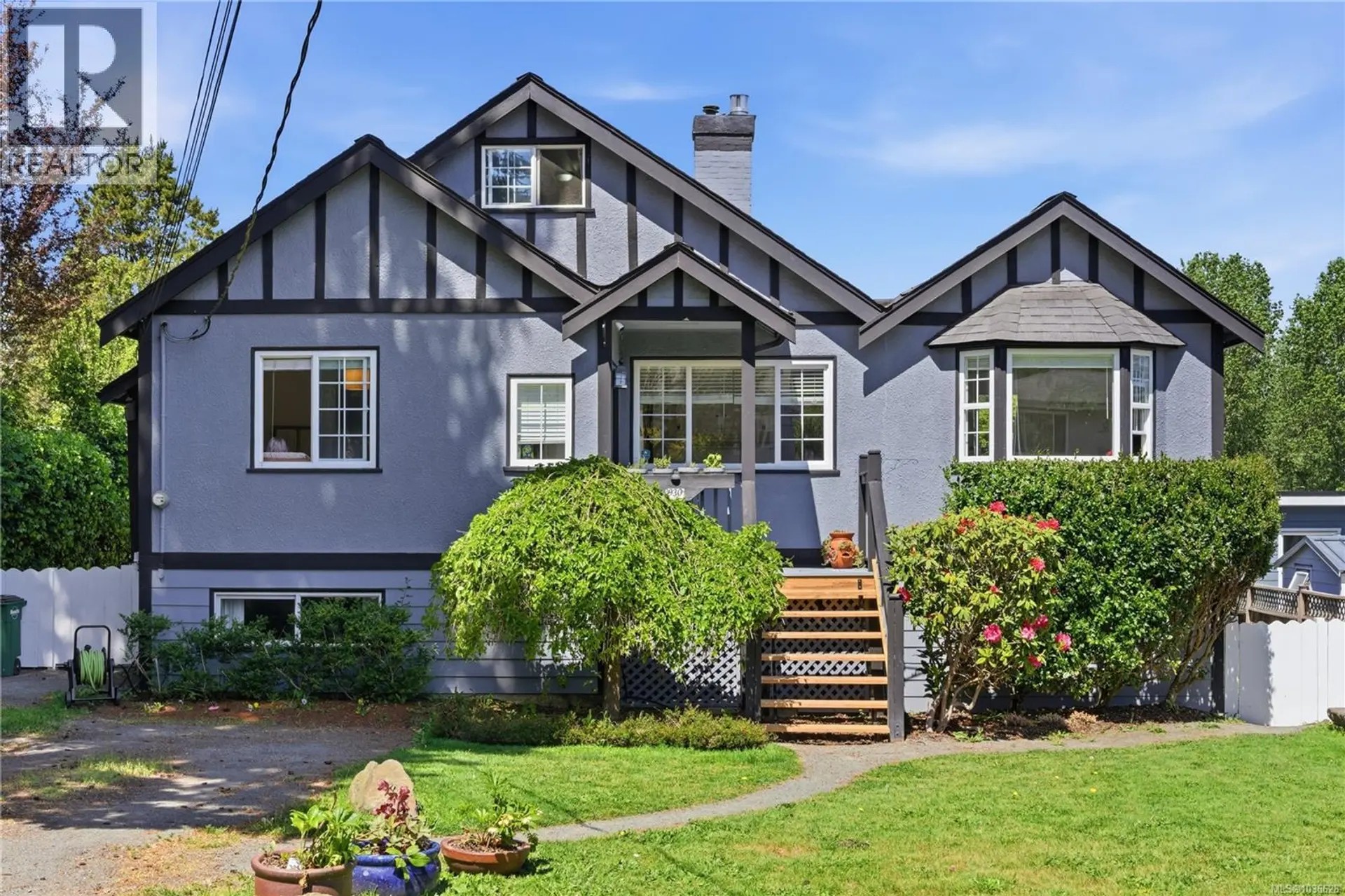 Property at 930 Lodge Ave, Saanich, BC