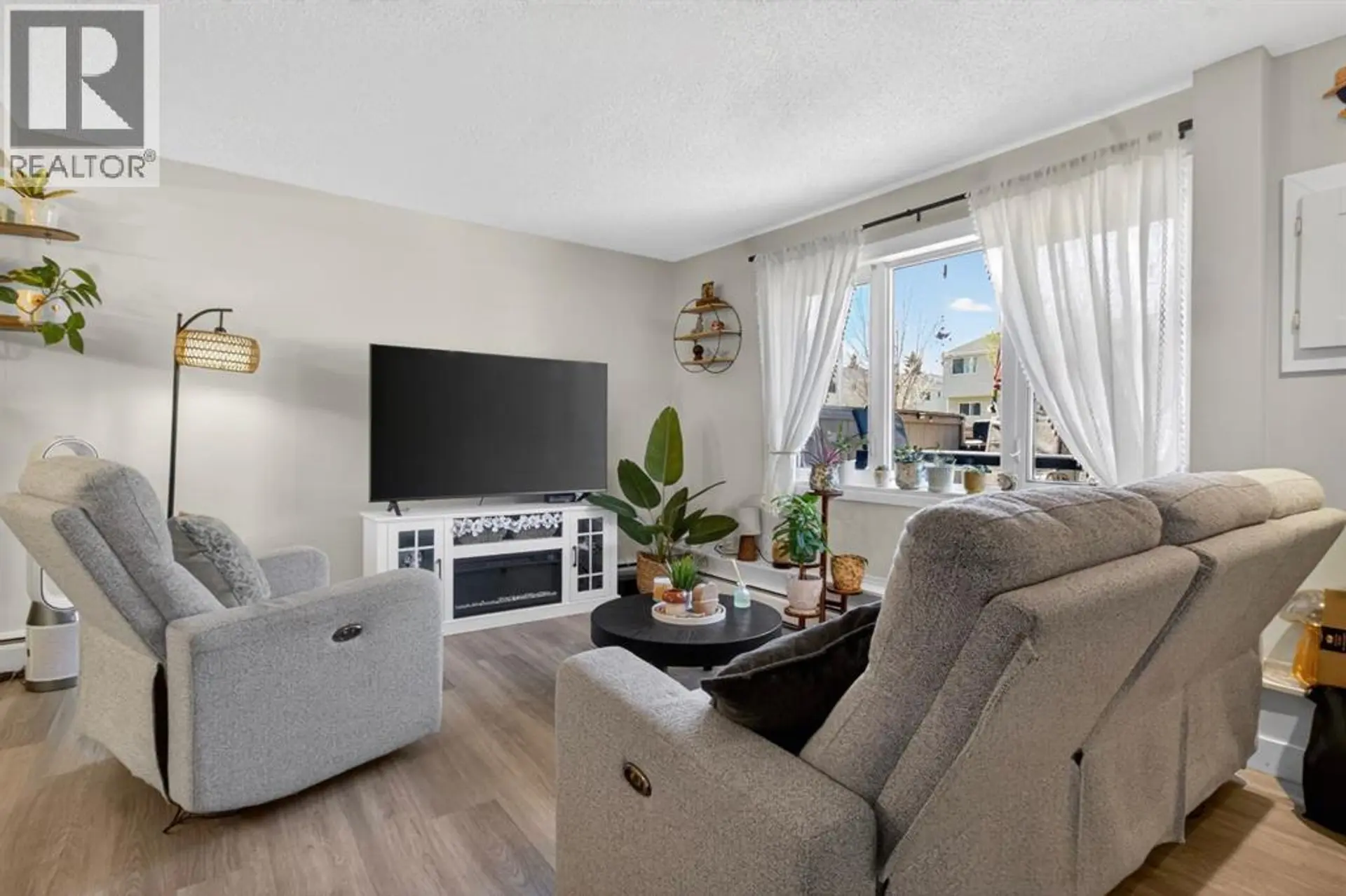 #79 3809 45 Street SW - Image 4