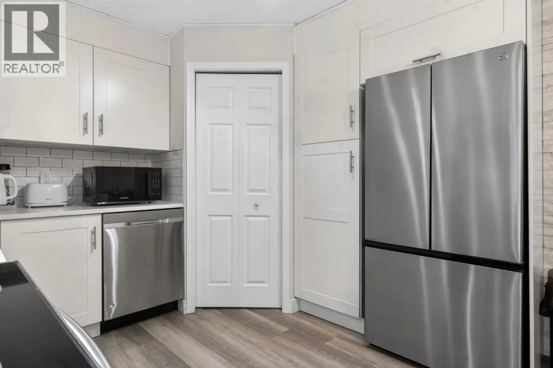 #79 3809 45 Street SW - Image 8