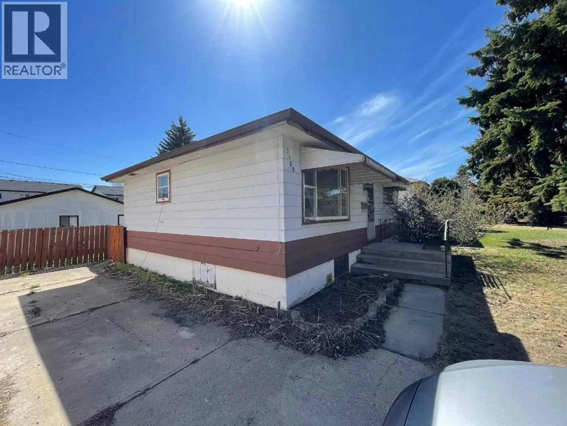 3409 52 Avenue - Image 2