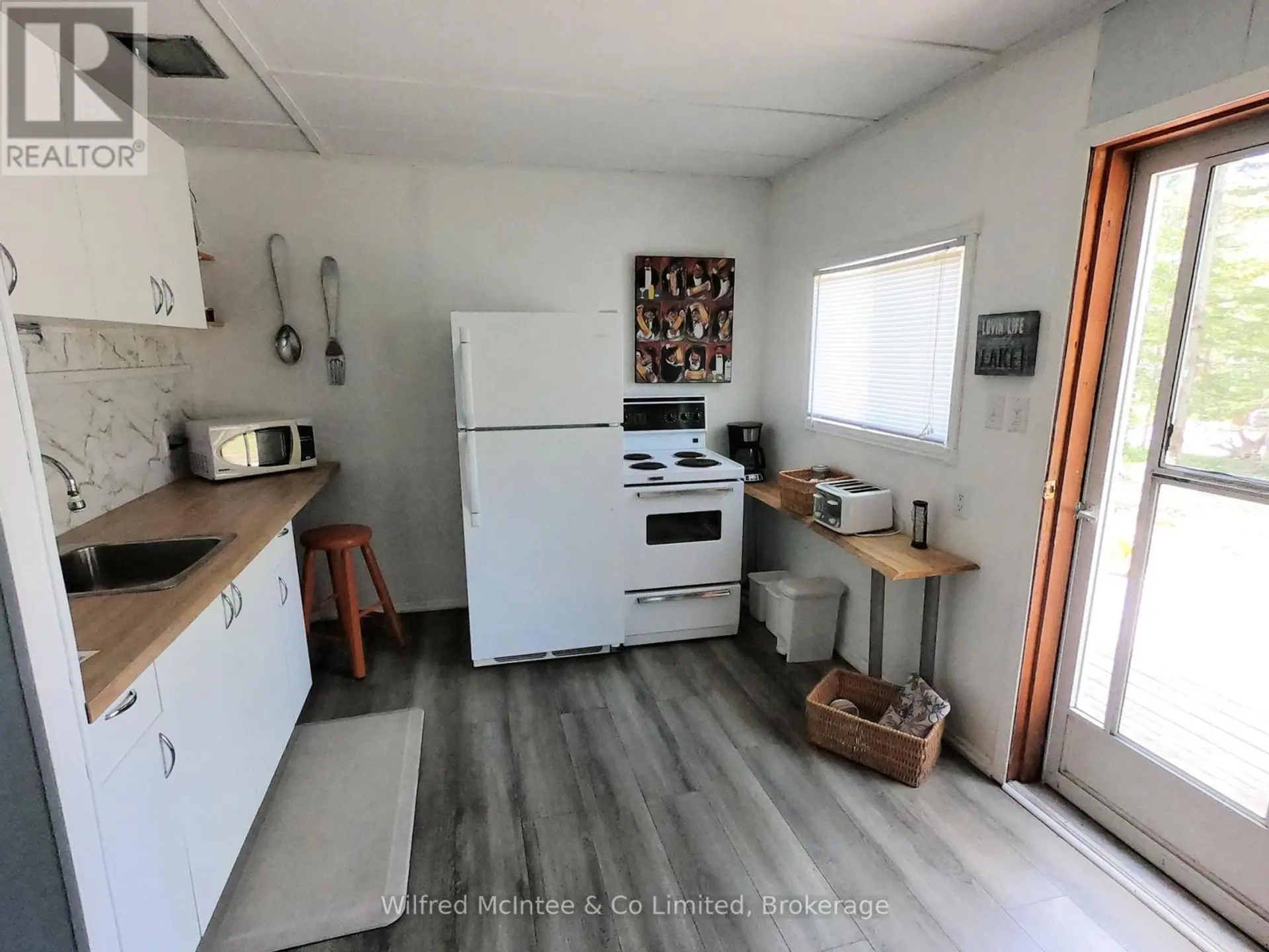 210 THOMPSON AVENUE - Image 7