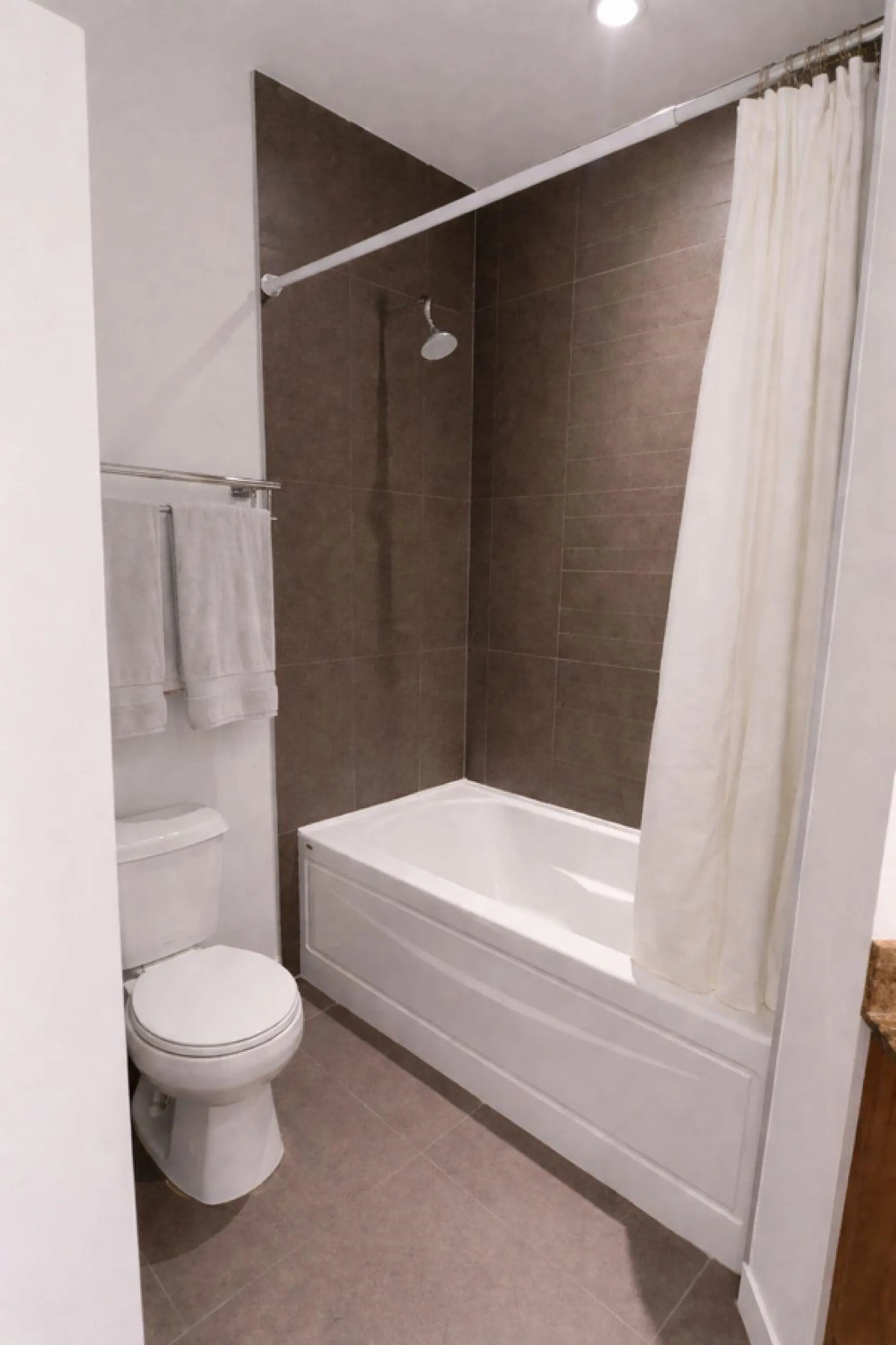 #405 5889 Irmin Street - Image 7