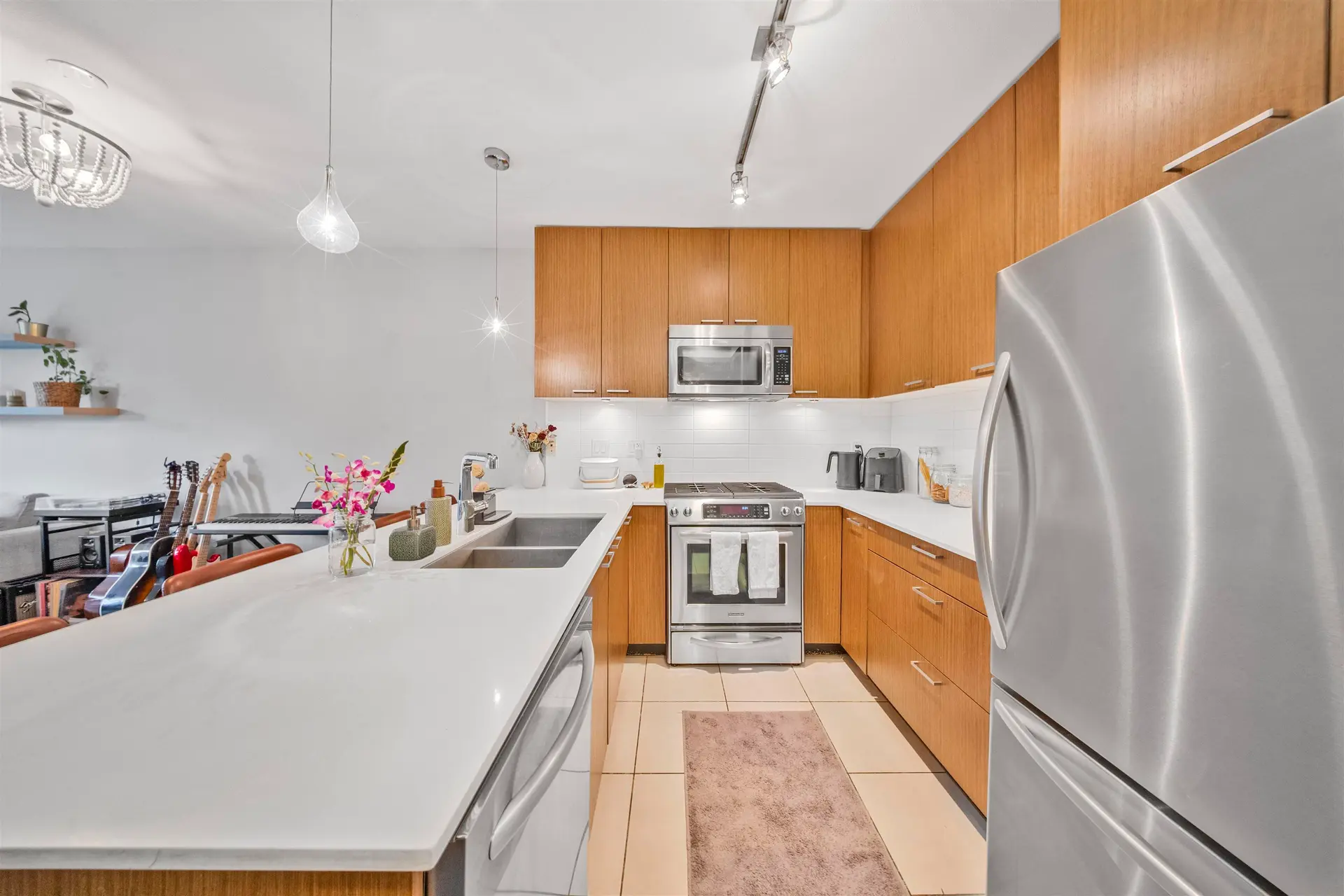 #205 1330 Marine Drive - Image 3