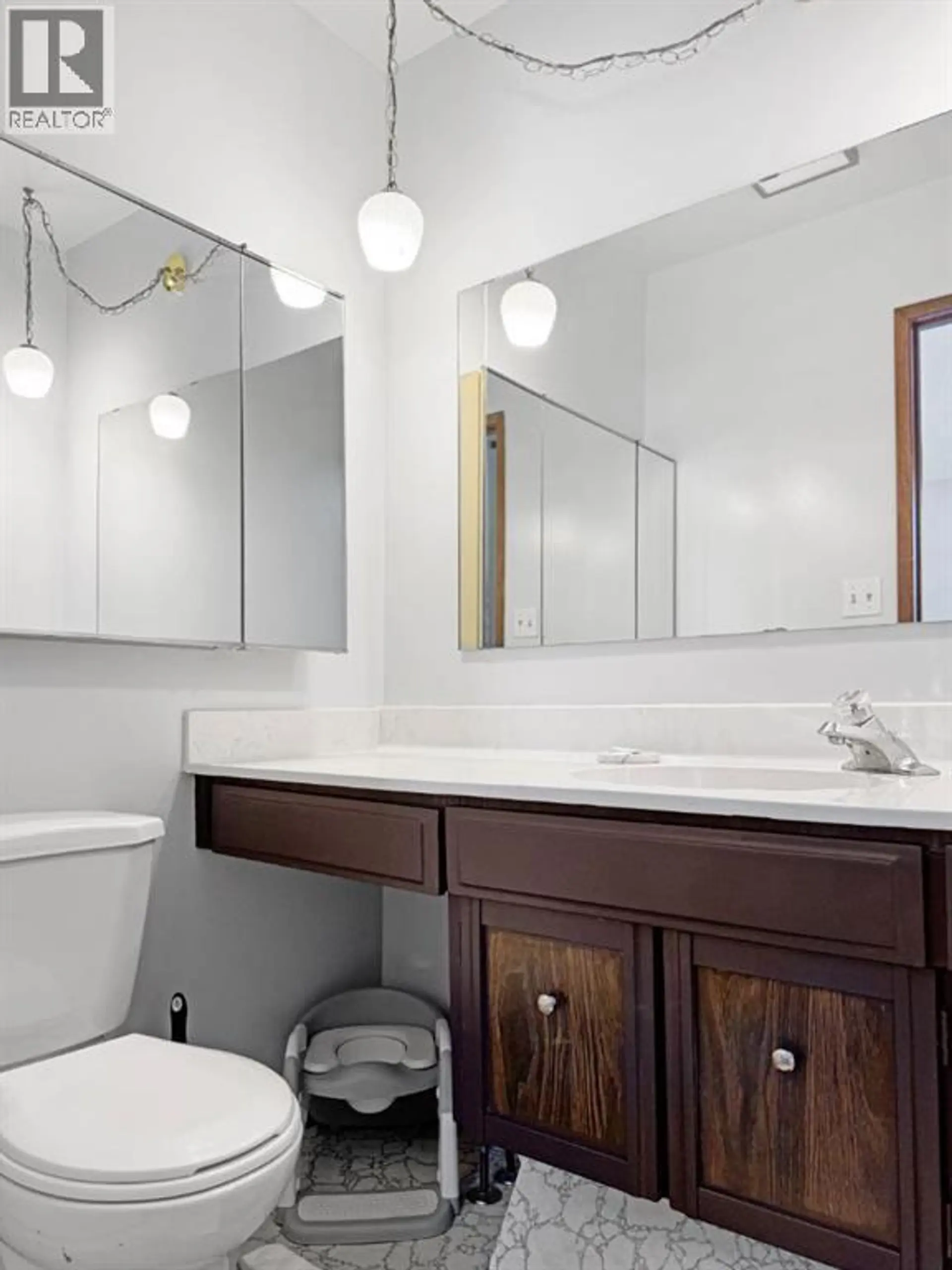 10702 104 Avenue - Image 9
