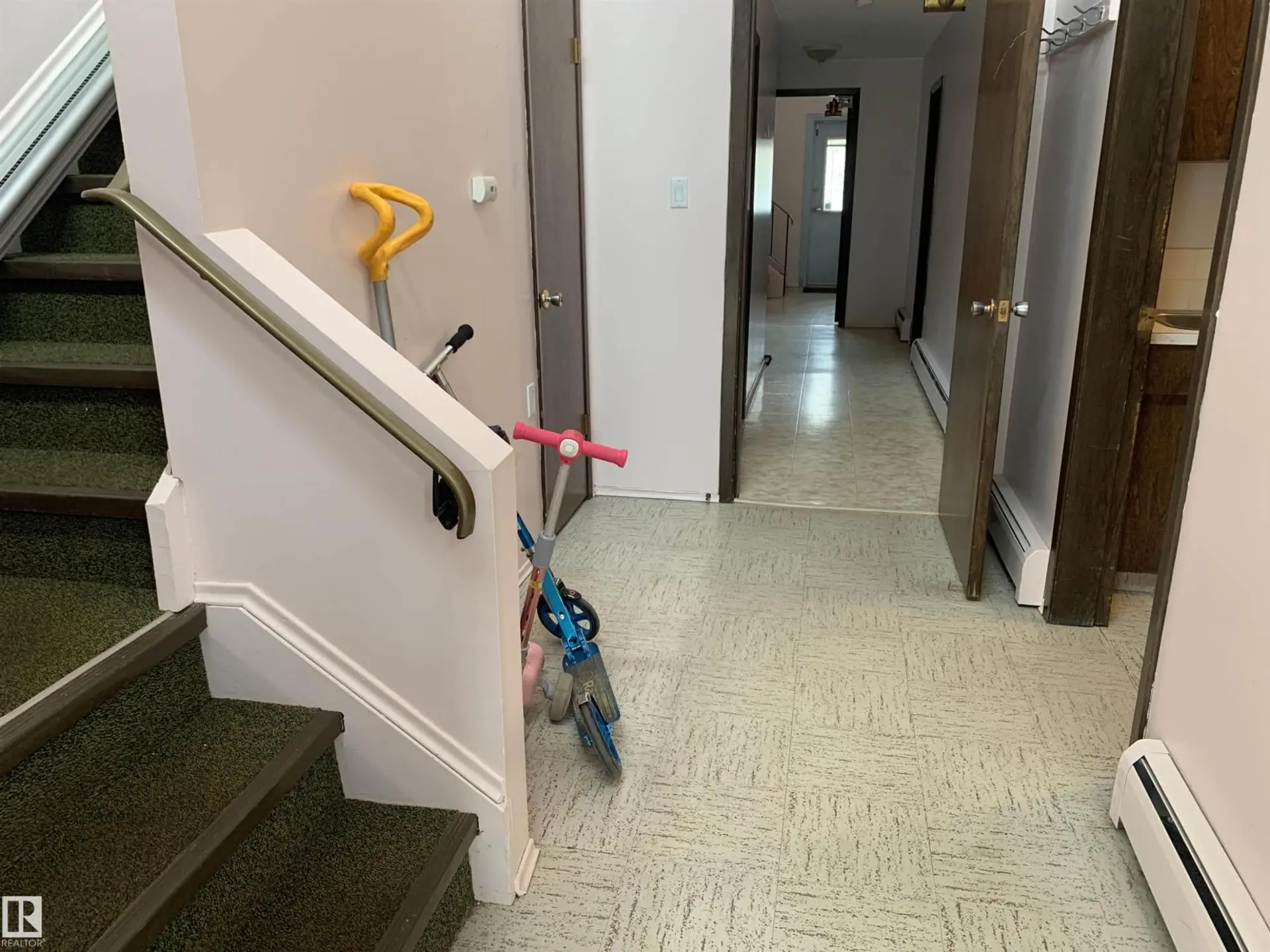 8924 85 AV NW - Image 7