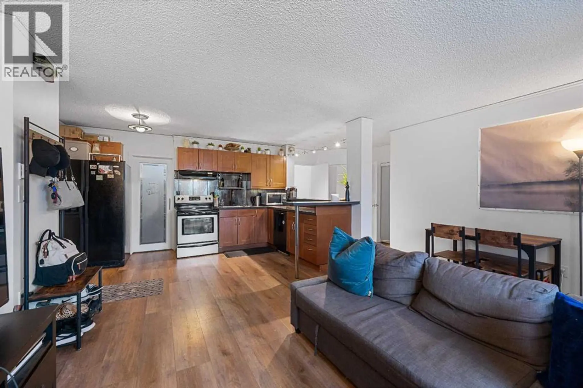 #202 2111 14 Street SW - Image 2