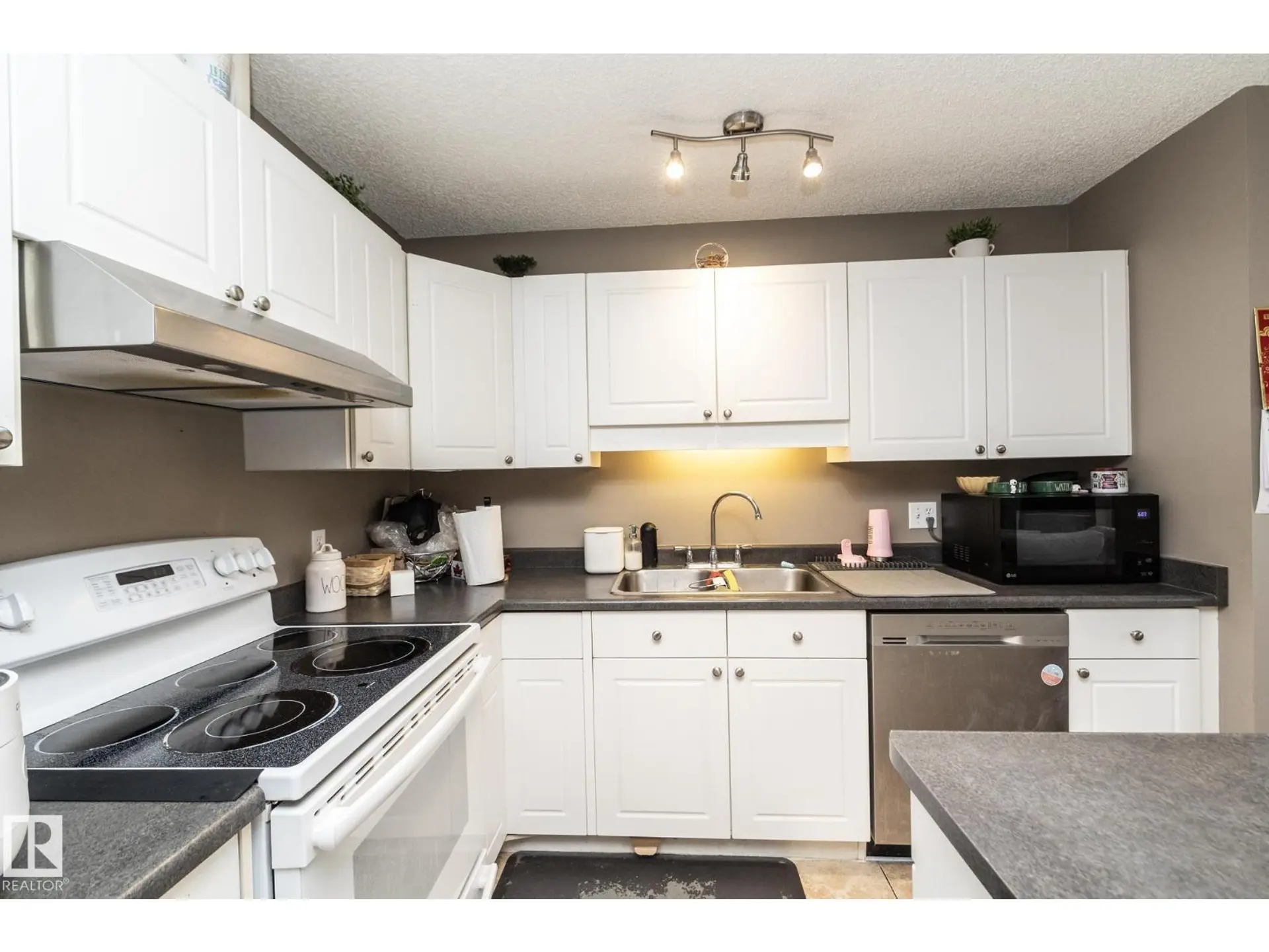 9112 166 AV NW - Image 4