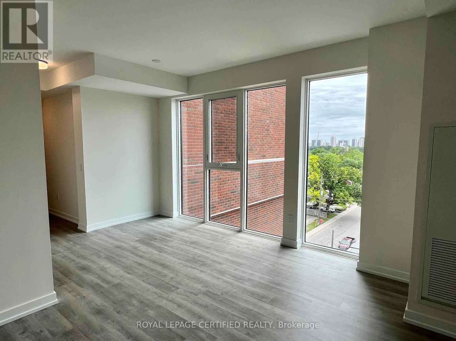 #703 2300 ST. CLAIR AVENUE W - Image 4