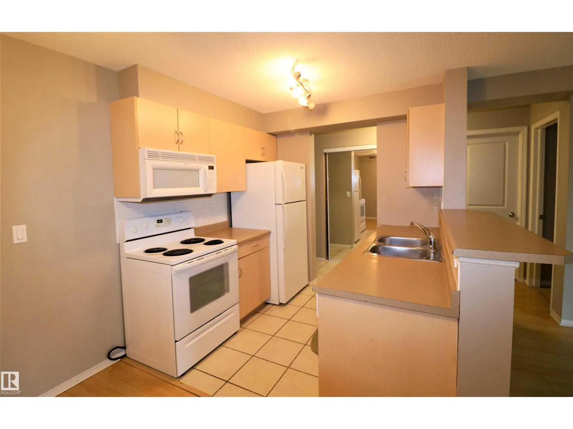 #117 17003 67 AV NW - Image 8