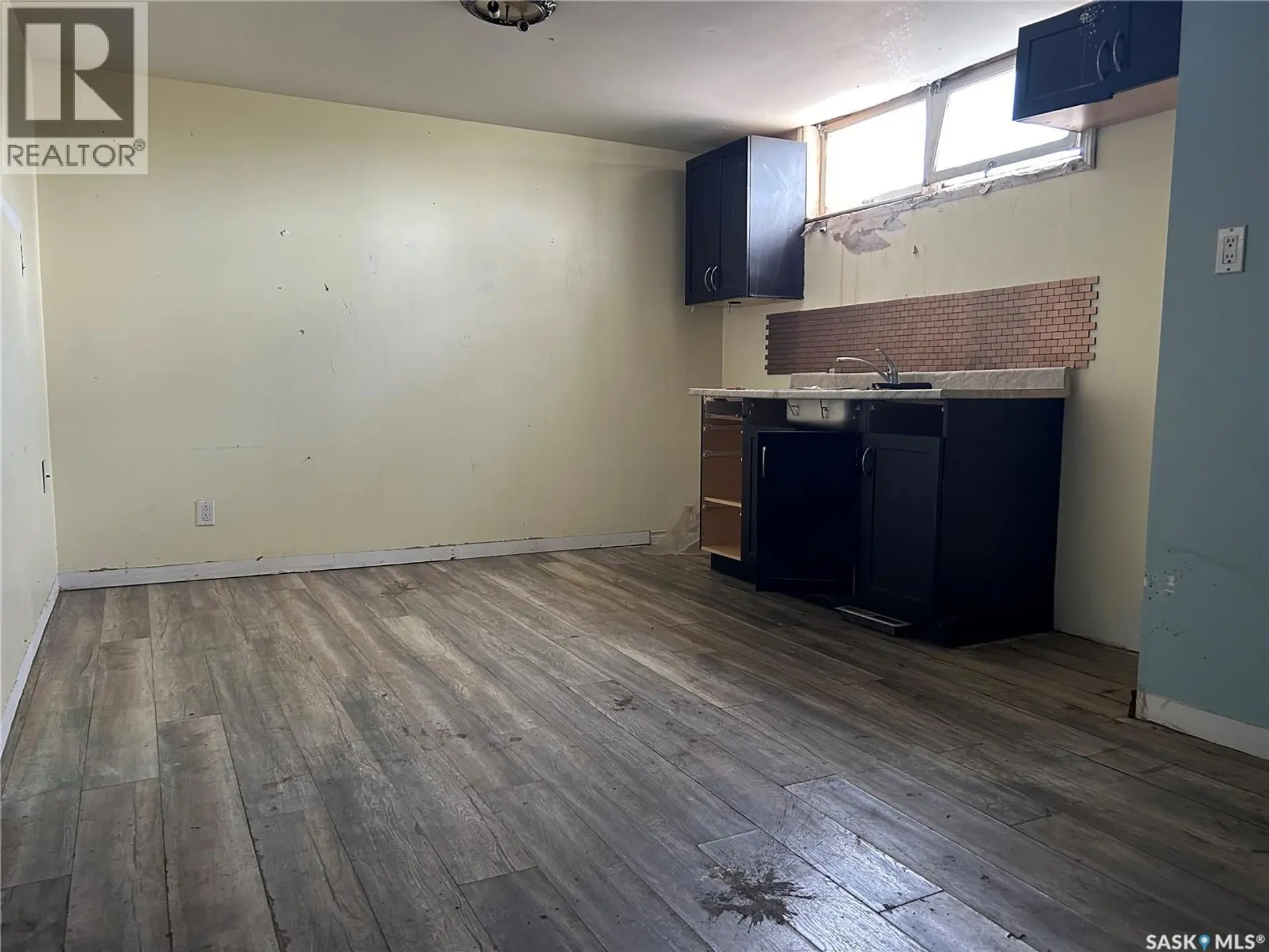 825 Valley STREET - Image 11