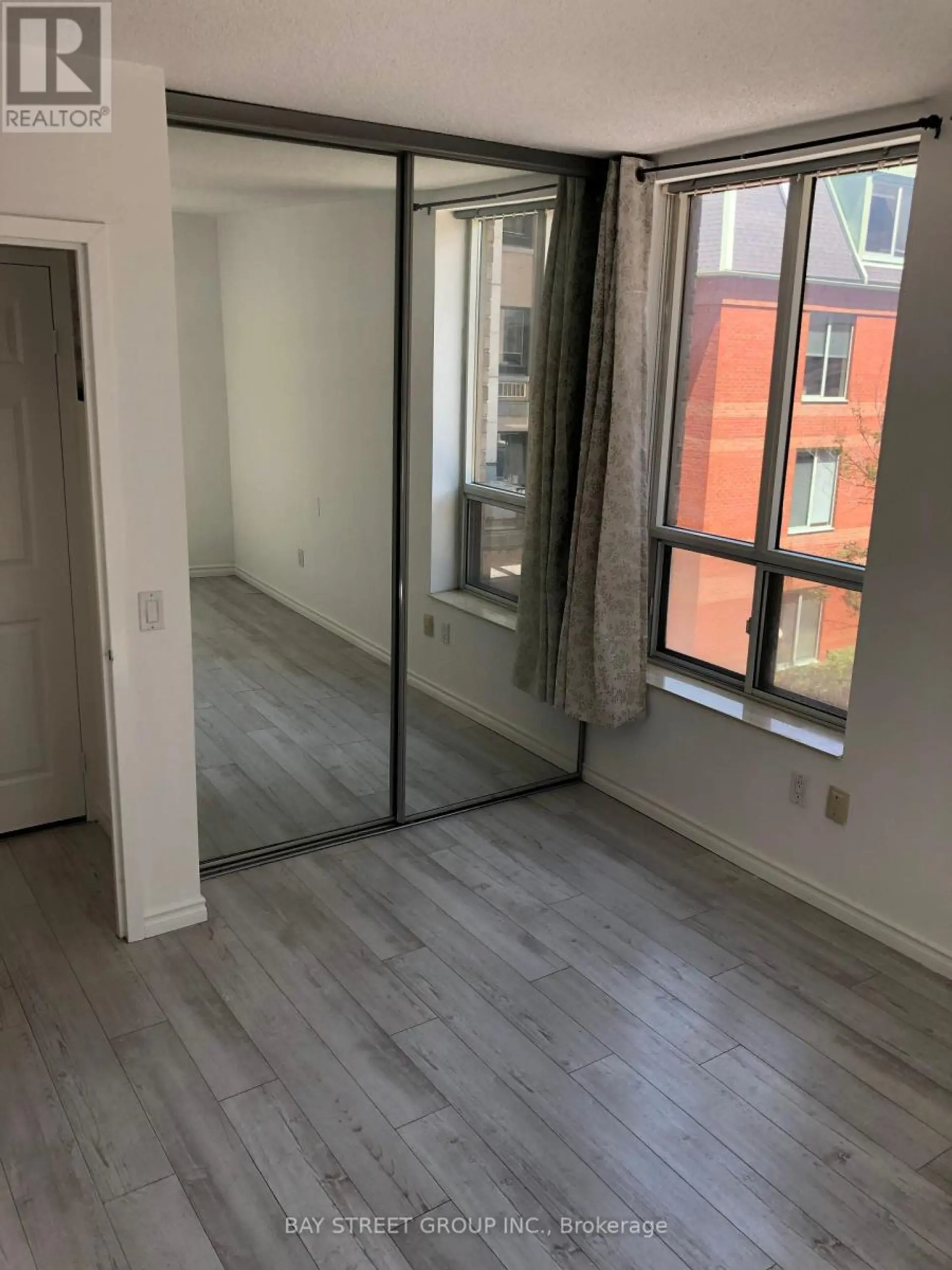 #308 284 BLOOR STREET W - Image 4