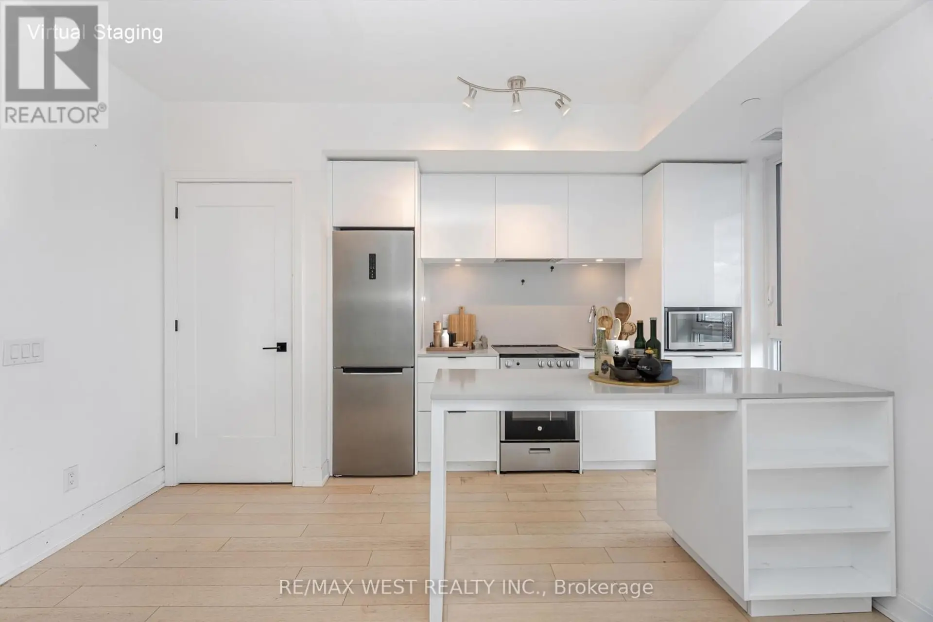 #4007 70 ANNIE CRAIG DRIVE - Image 3