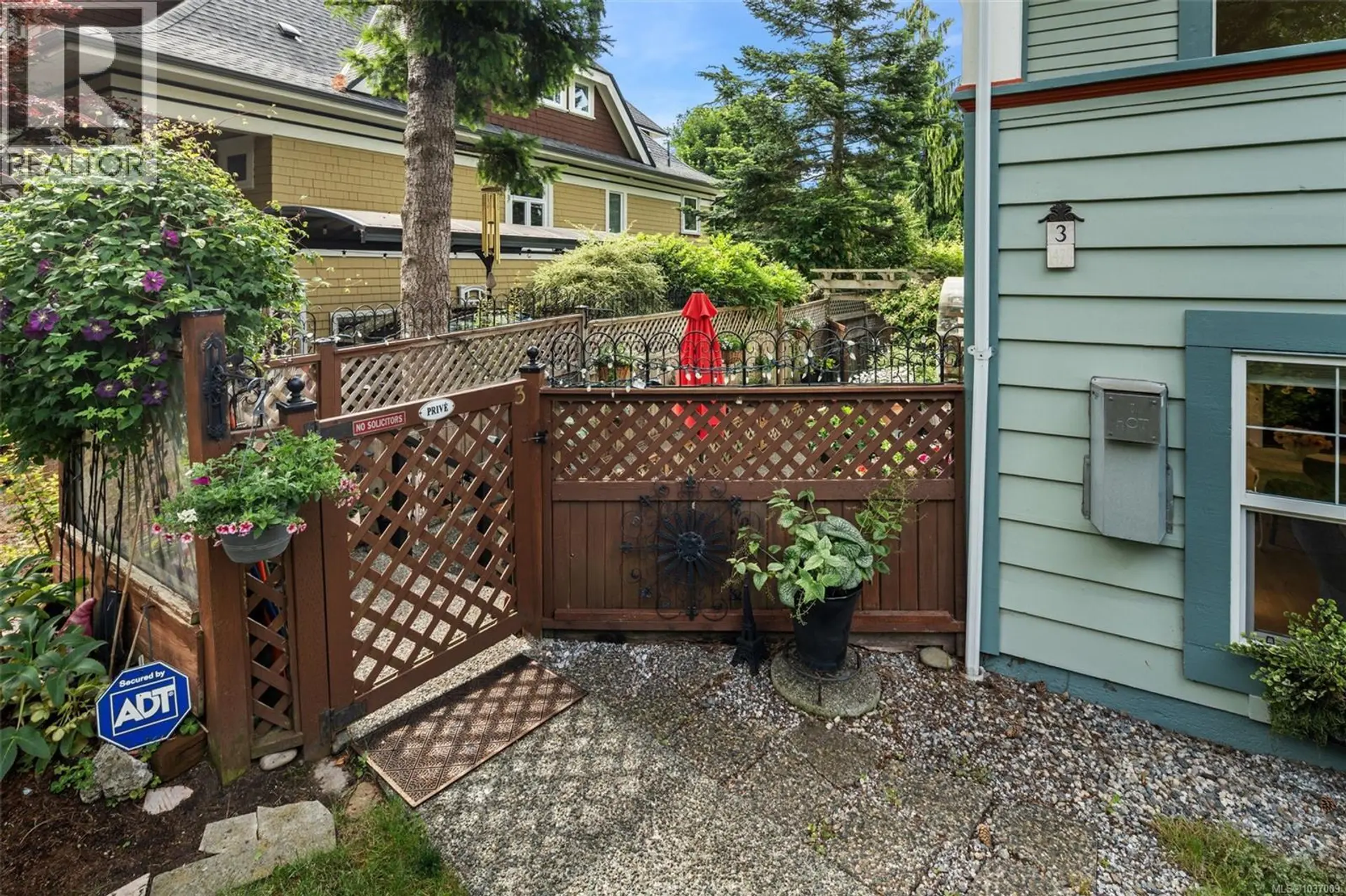 Property at #3 1425 Richardson St, Victoria, BC