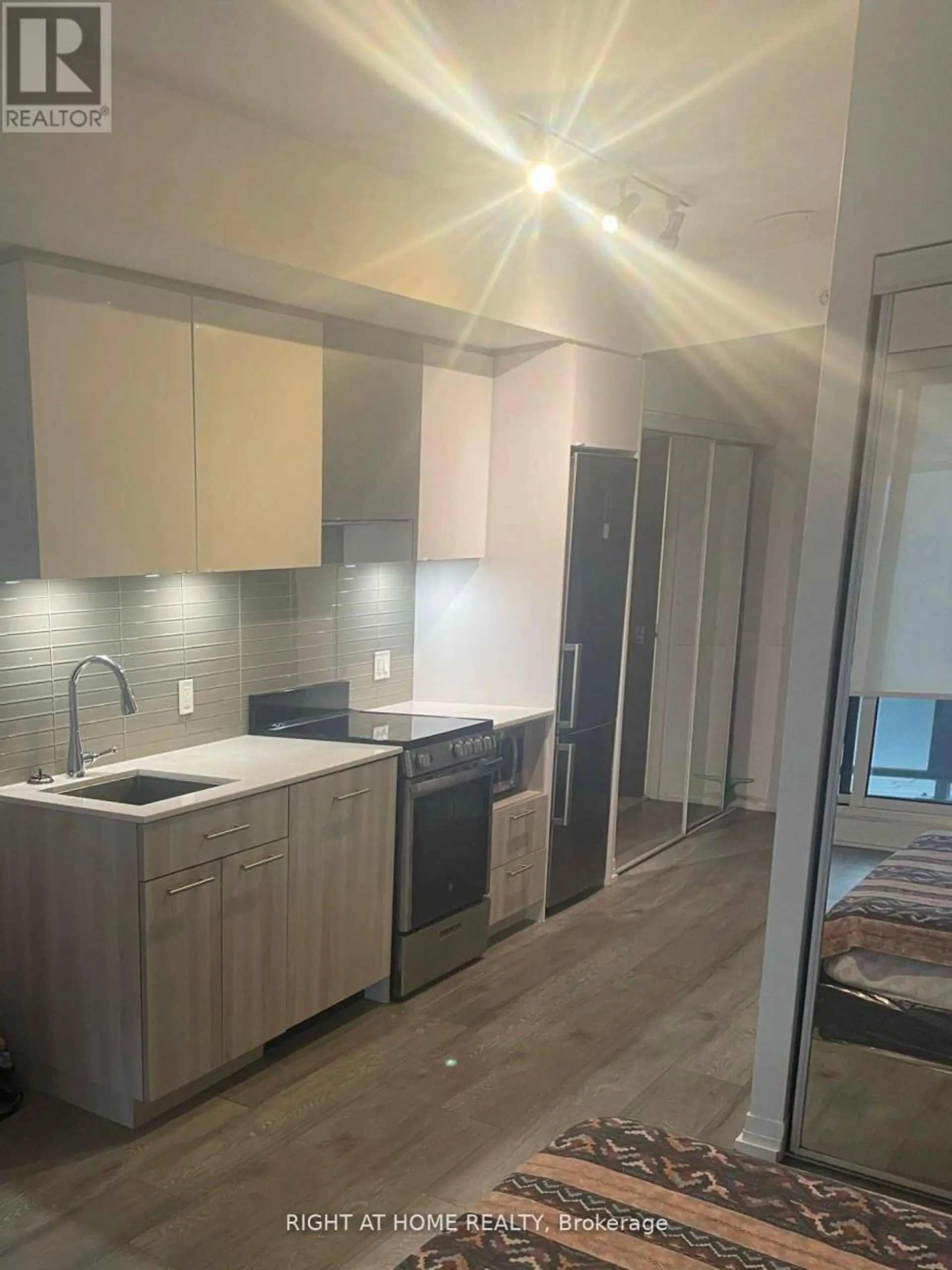 #501 251 JARVIS STREET - Image 4
