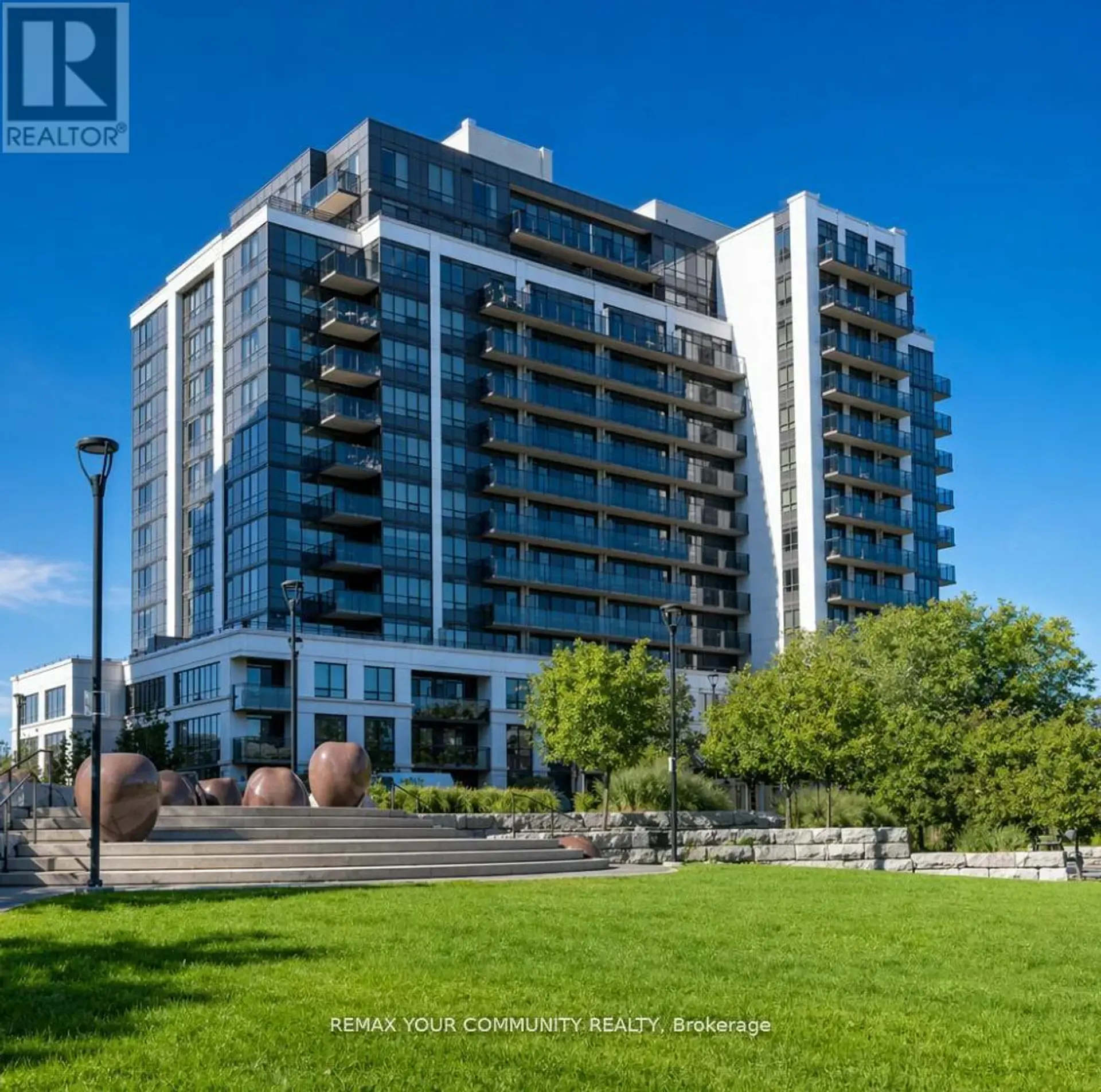 #701 55 DE BOERS DRIVE - Image 1