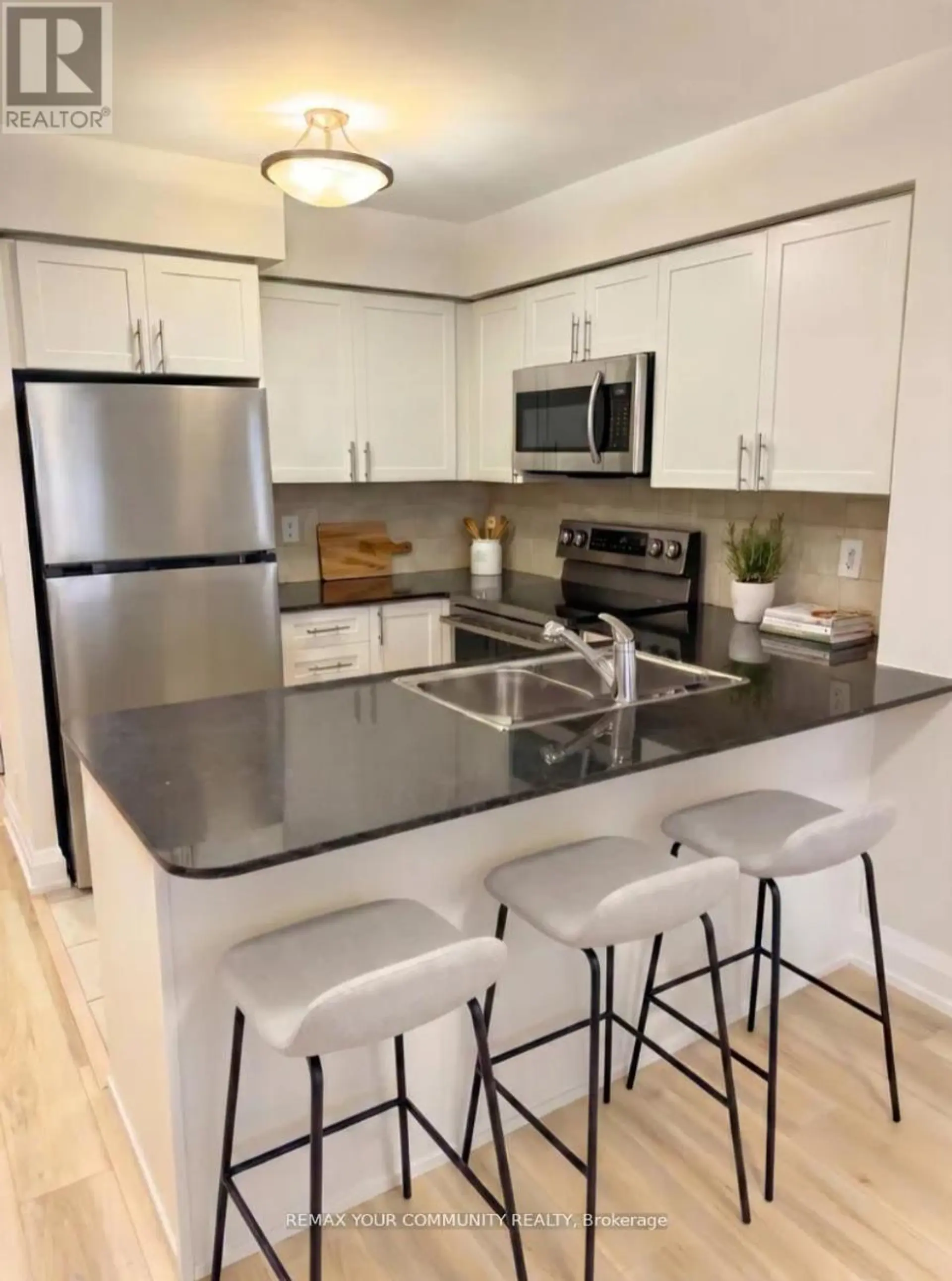 #701 55 DE BOERS DRIVE - Image 6