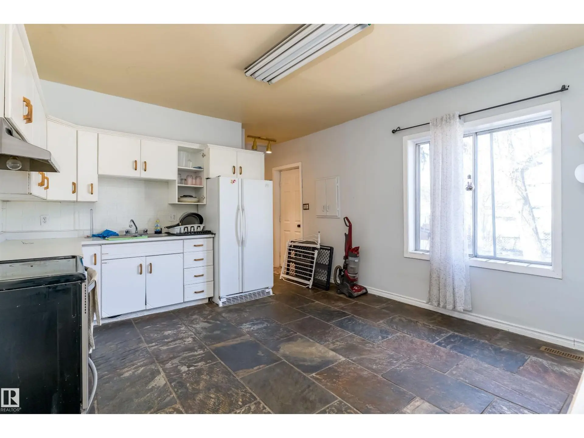 12770 117 ST NW - Image 9