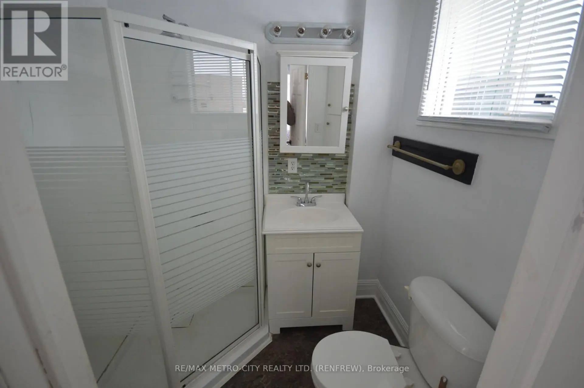 235 RENFREW AVENUE W - Image 7