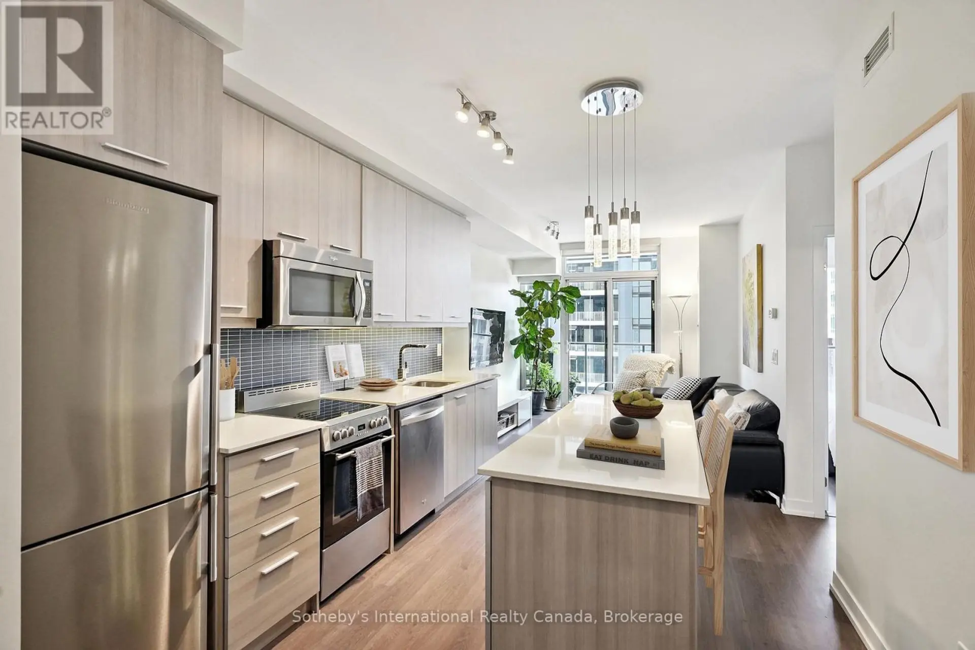 #903 105 GEORGE STREET - Image 1