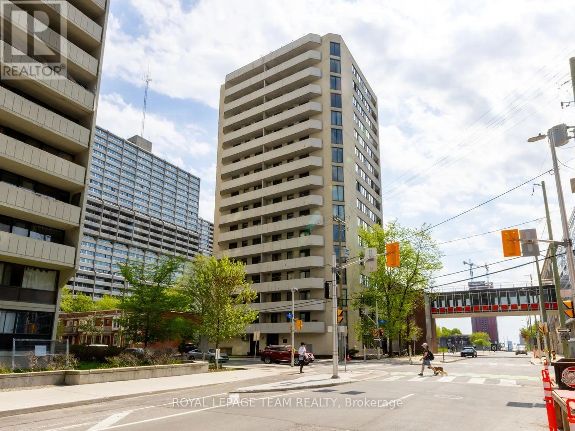 #404 200 BAY STREET - Image 1
