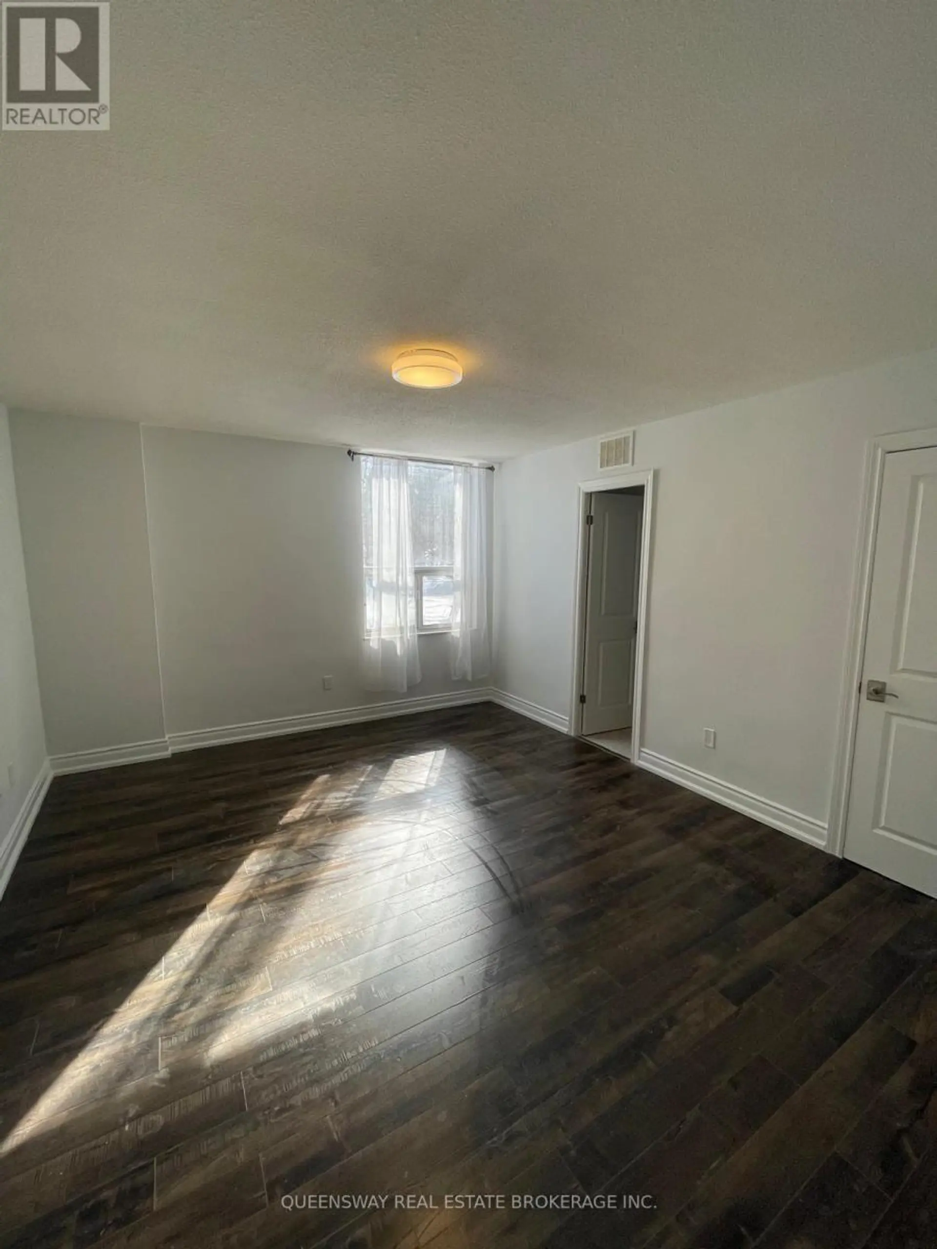 #504 10 EDGECLIFF GOLFWAY - Image 11