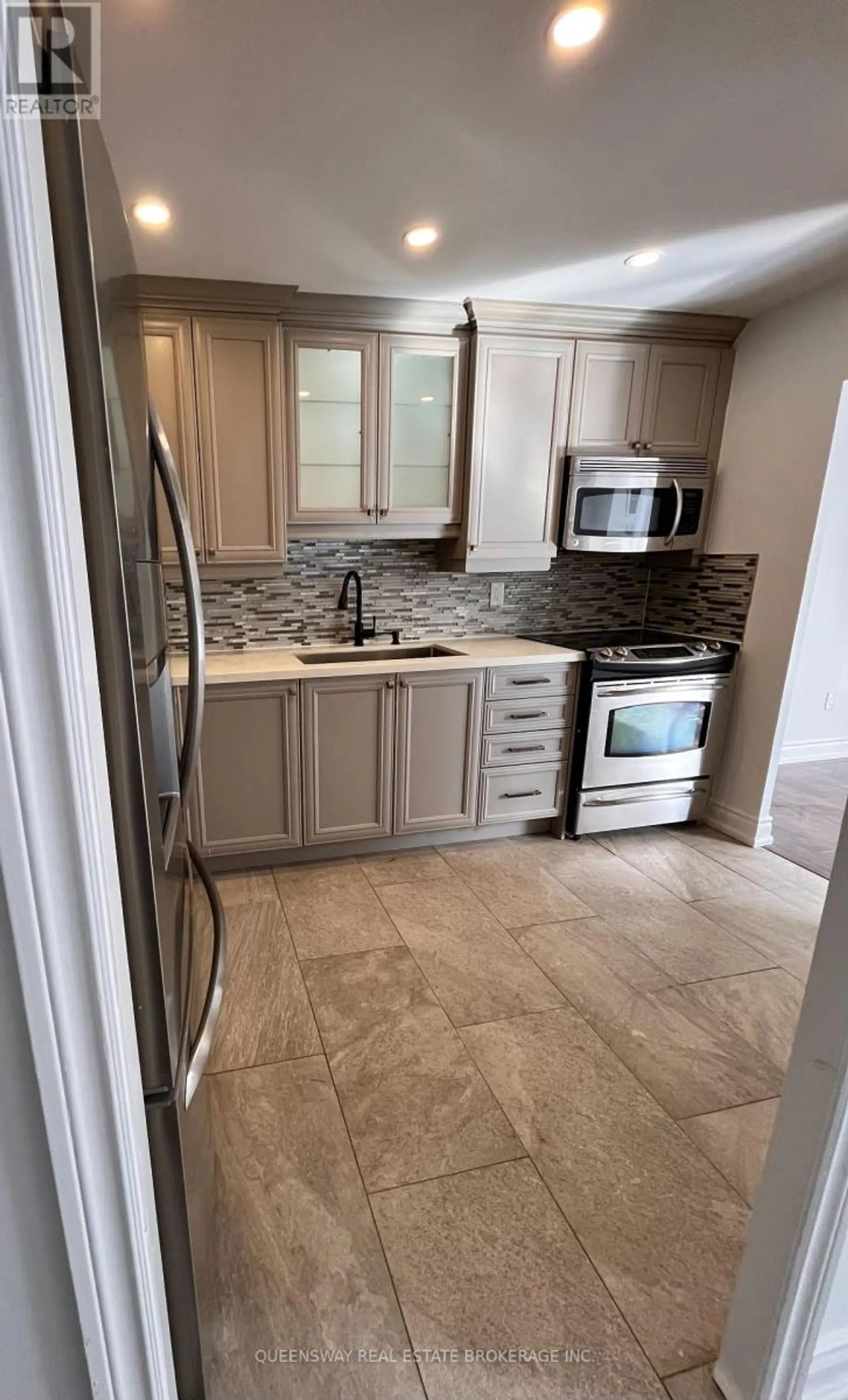 #504 10 EDGECLIFF GOLFWAY - Image 4