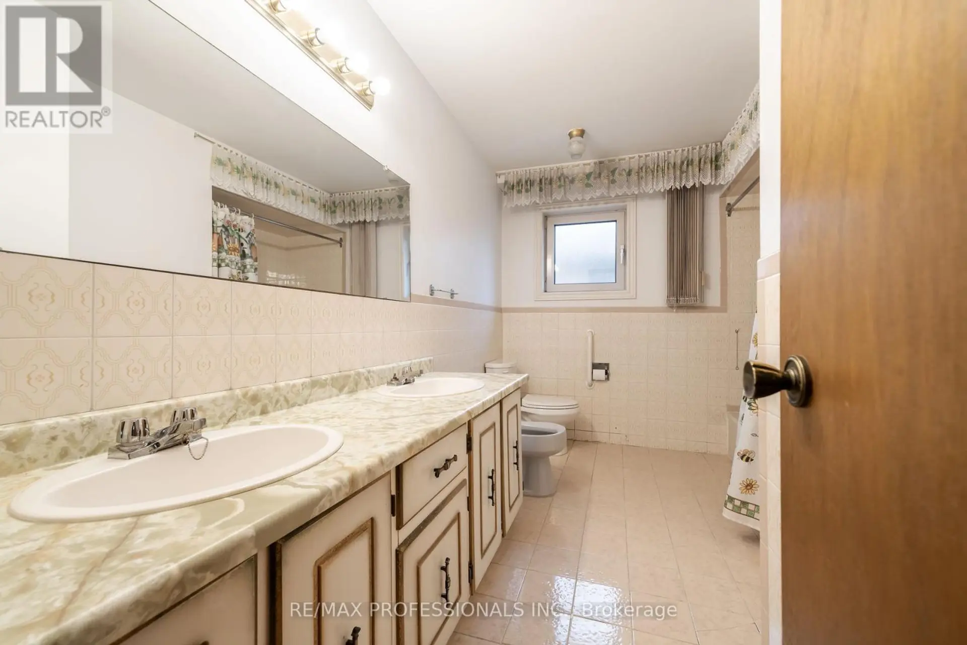 1164 KIPLING AVENUE - Image 11