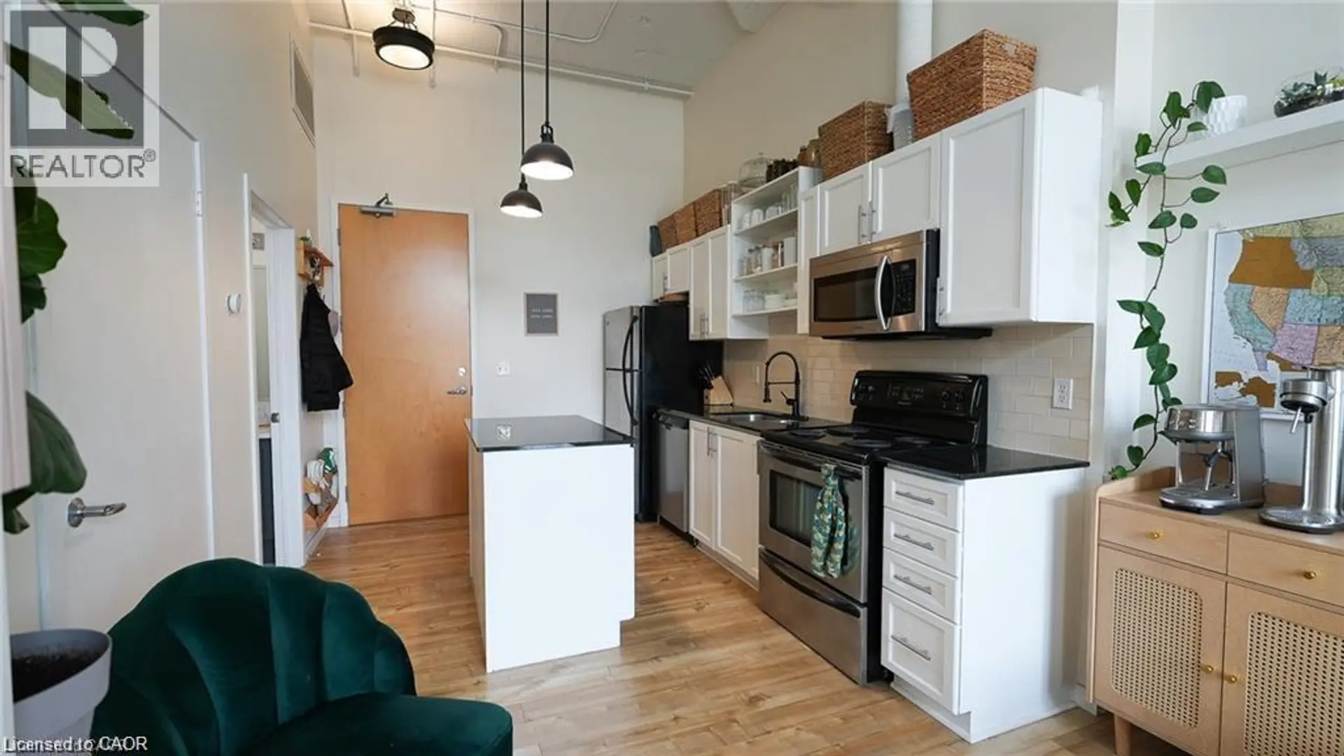 #226 410 KING Street W - Image 2