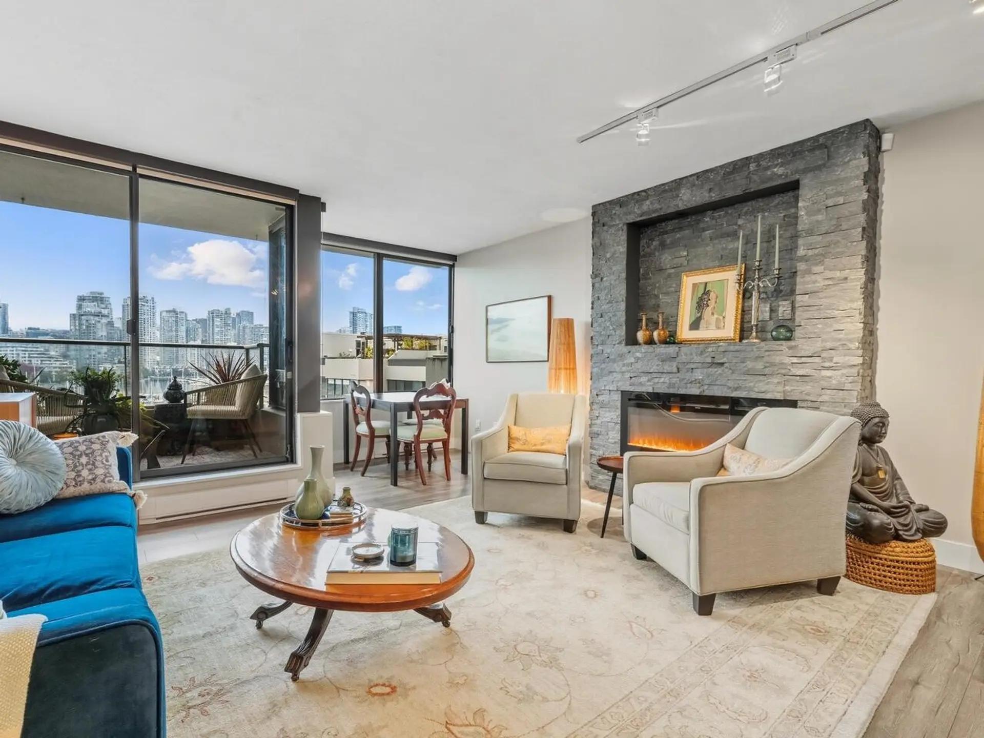 Property at #521 666 Leg In Boot Square, Vancouver, BC