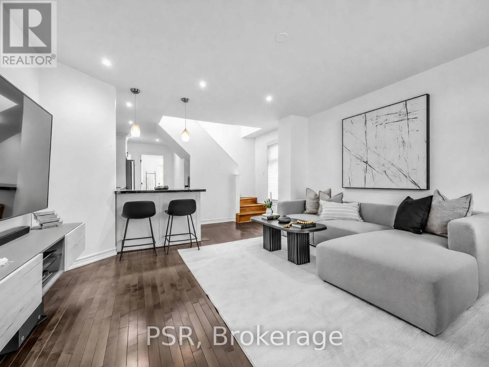562 ARLINGTON AVENUE - Image 2