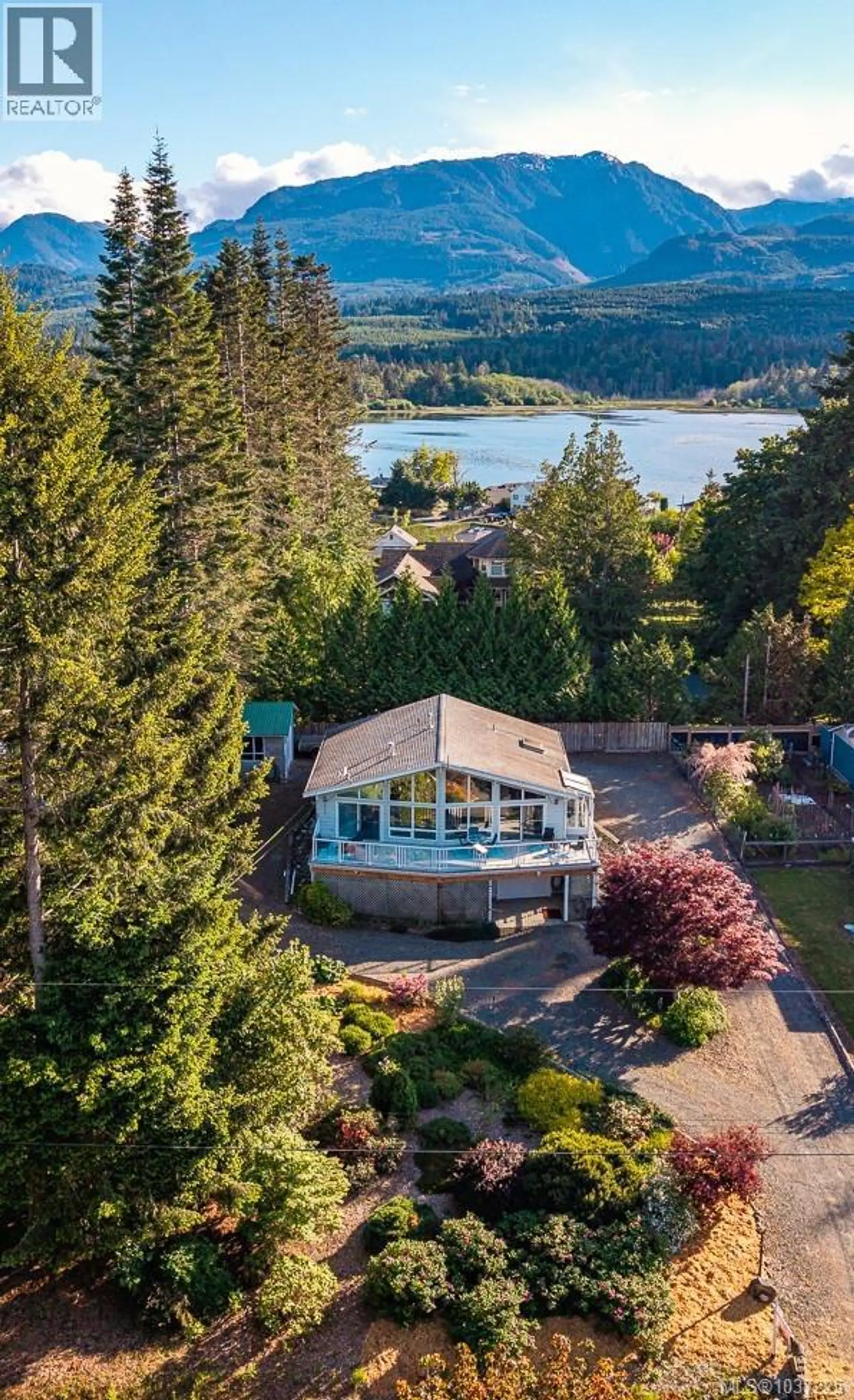 Property at 7627 SHIPS POINT Rd, Fanny Bay, BC