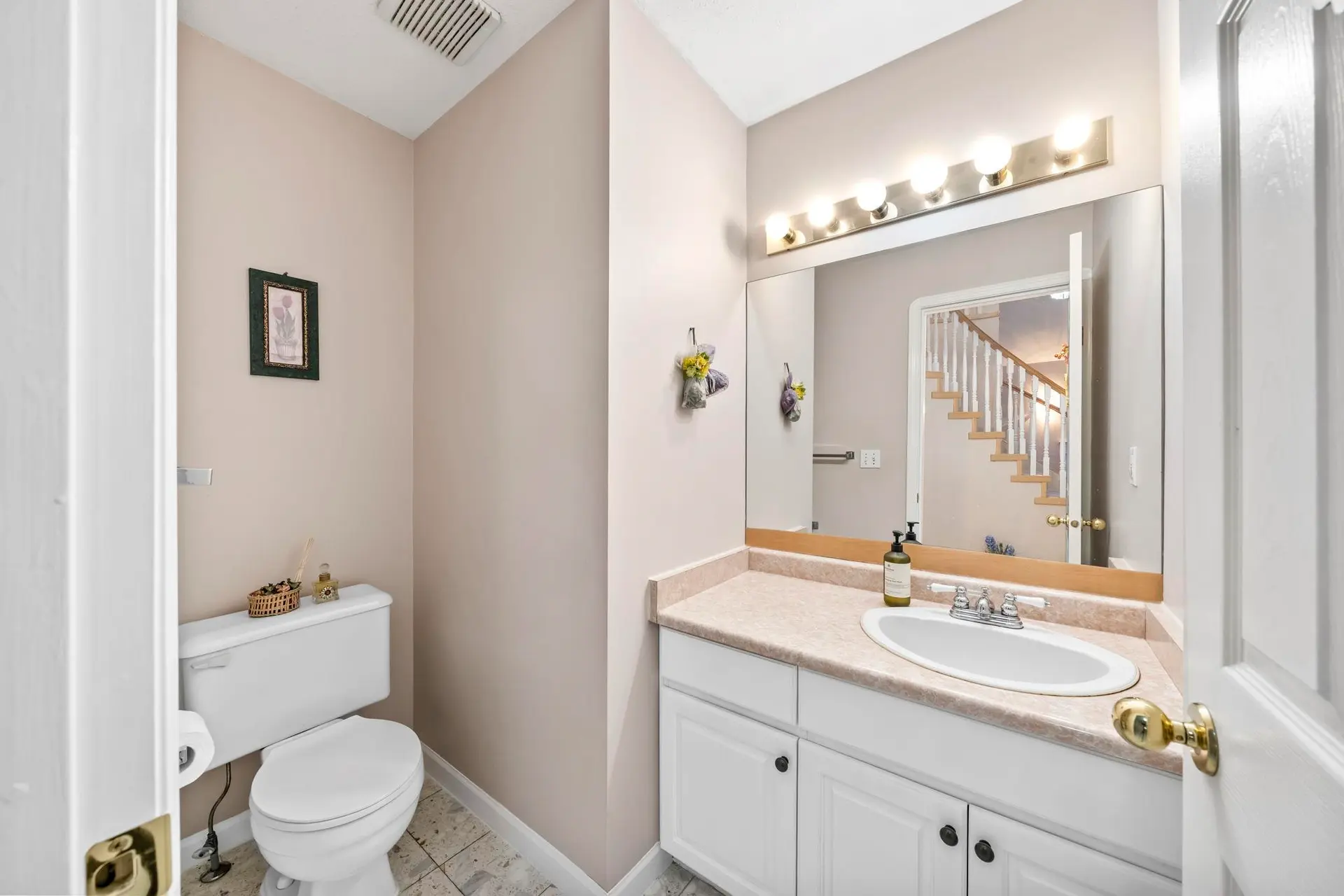10898 160a Street - Image 9