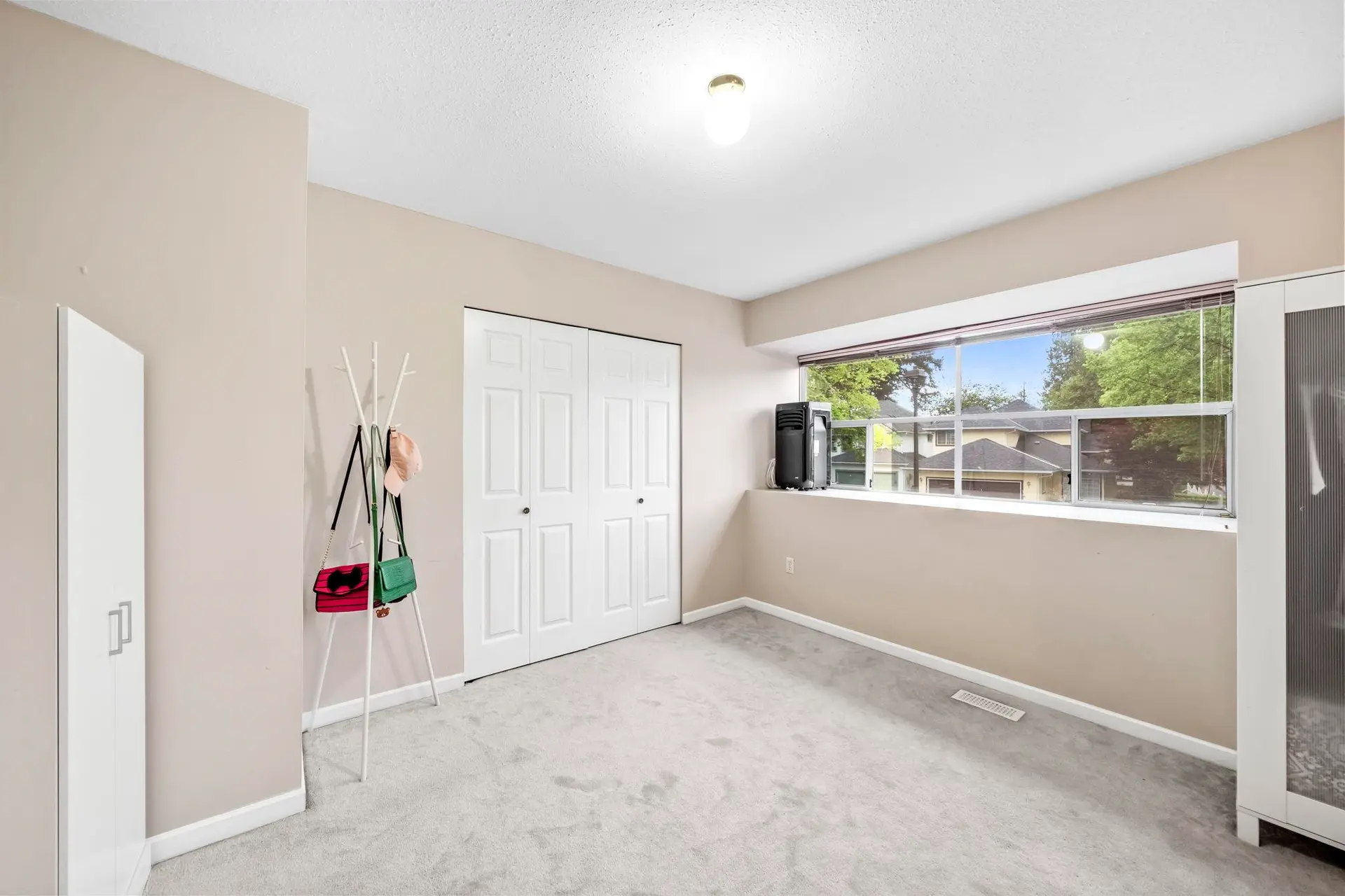 10898 160a Street - Image 11