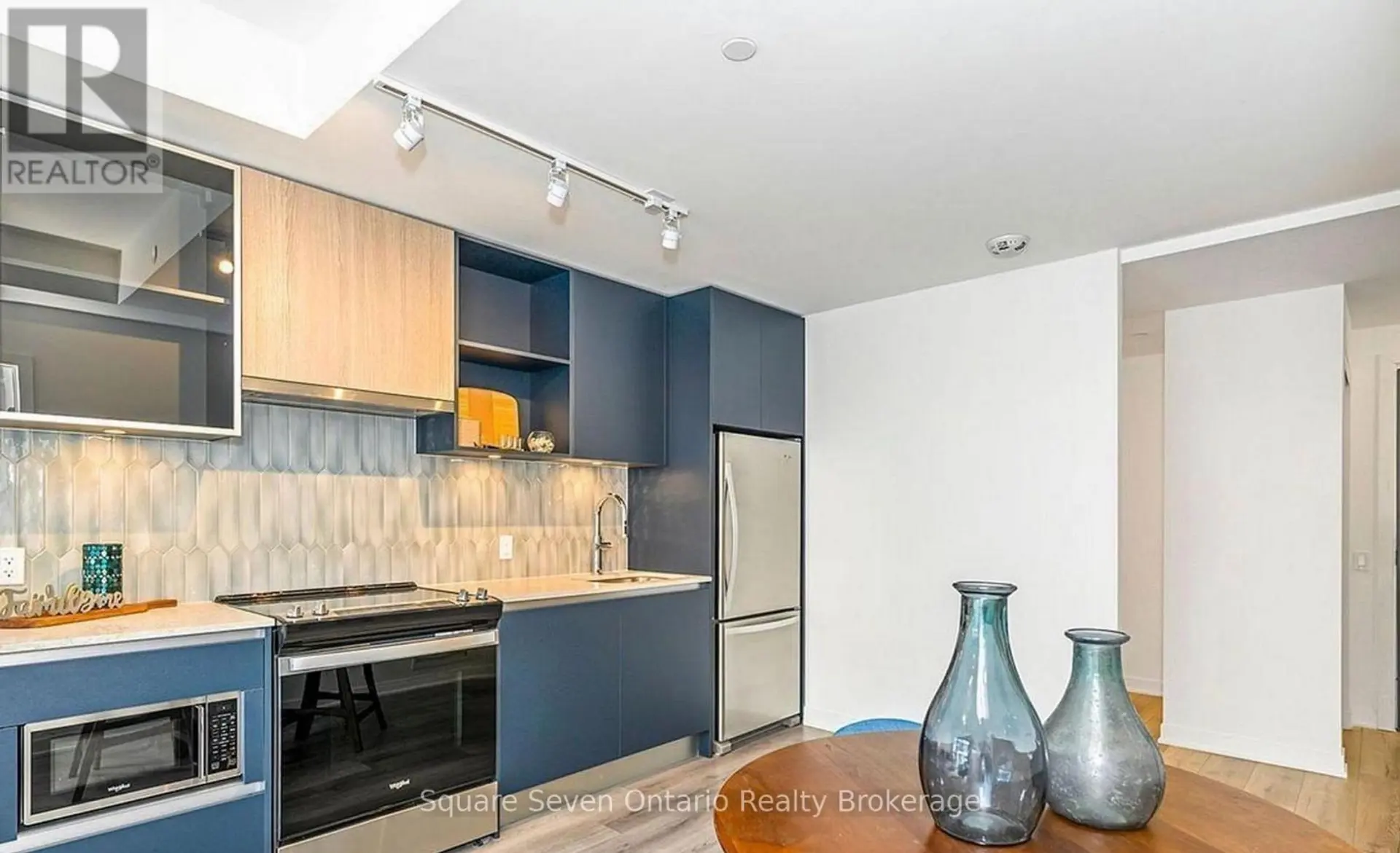 #820 395 DUNDAS STREET - Image 4