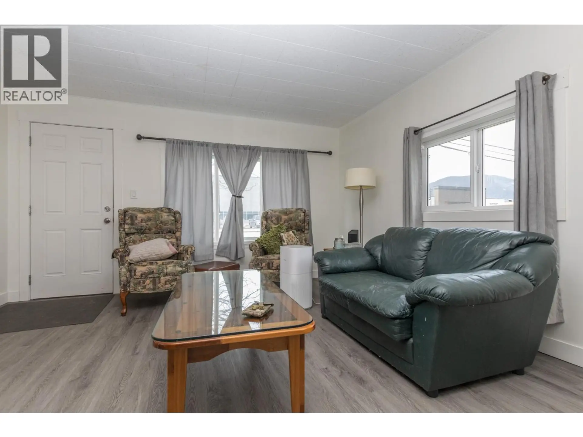 680 10 Street SW - Image 4