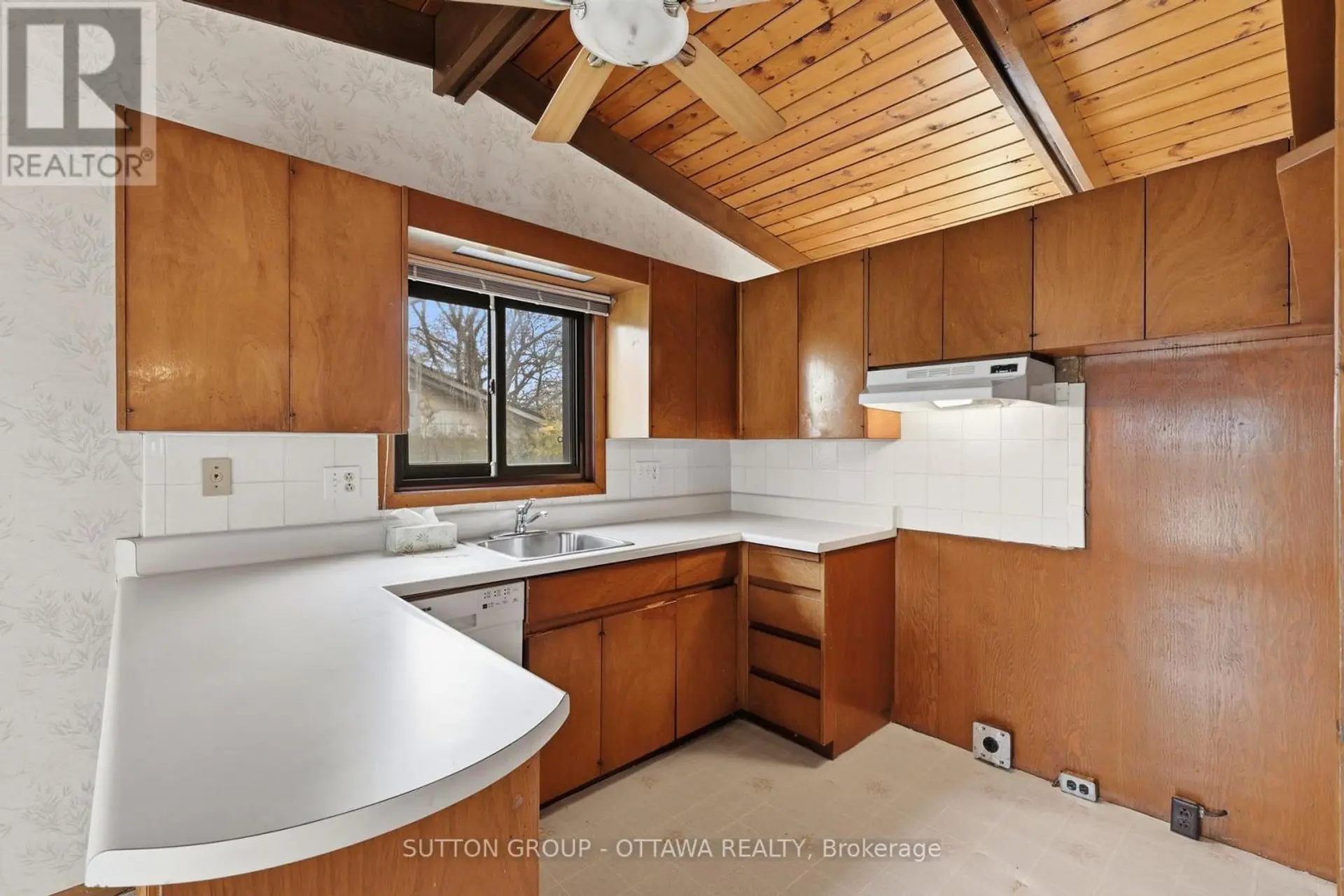 301 CENTRAL PARK BOULEVARD N - Image 6