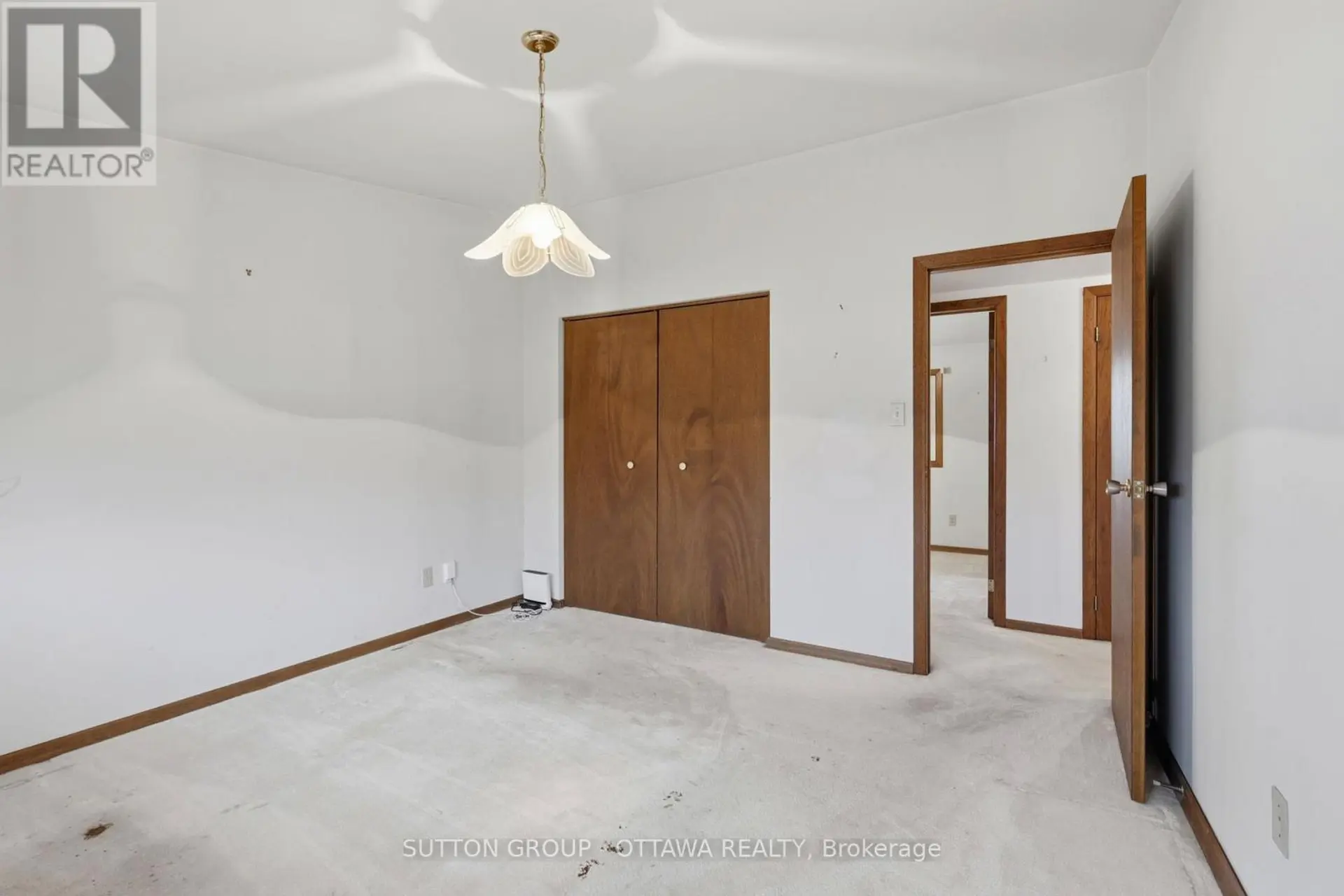 301 CENTRAL PARK BOULEVARD N - Image 9