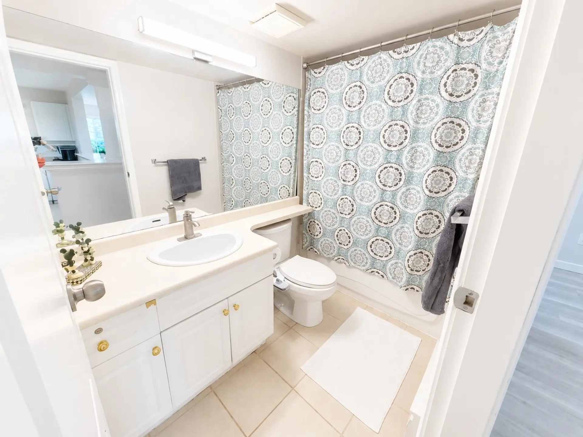 #105 1669 Grant Avenue - Image 5