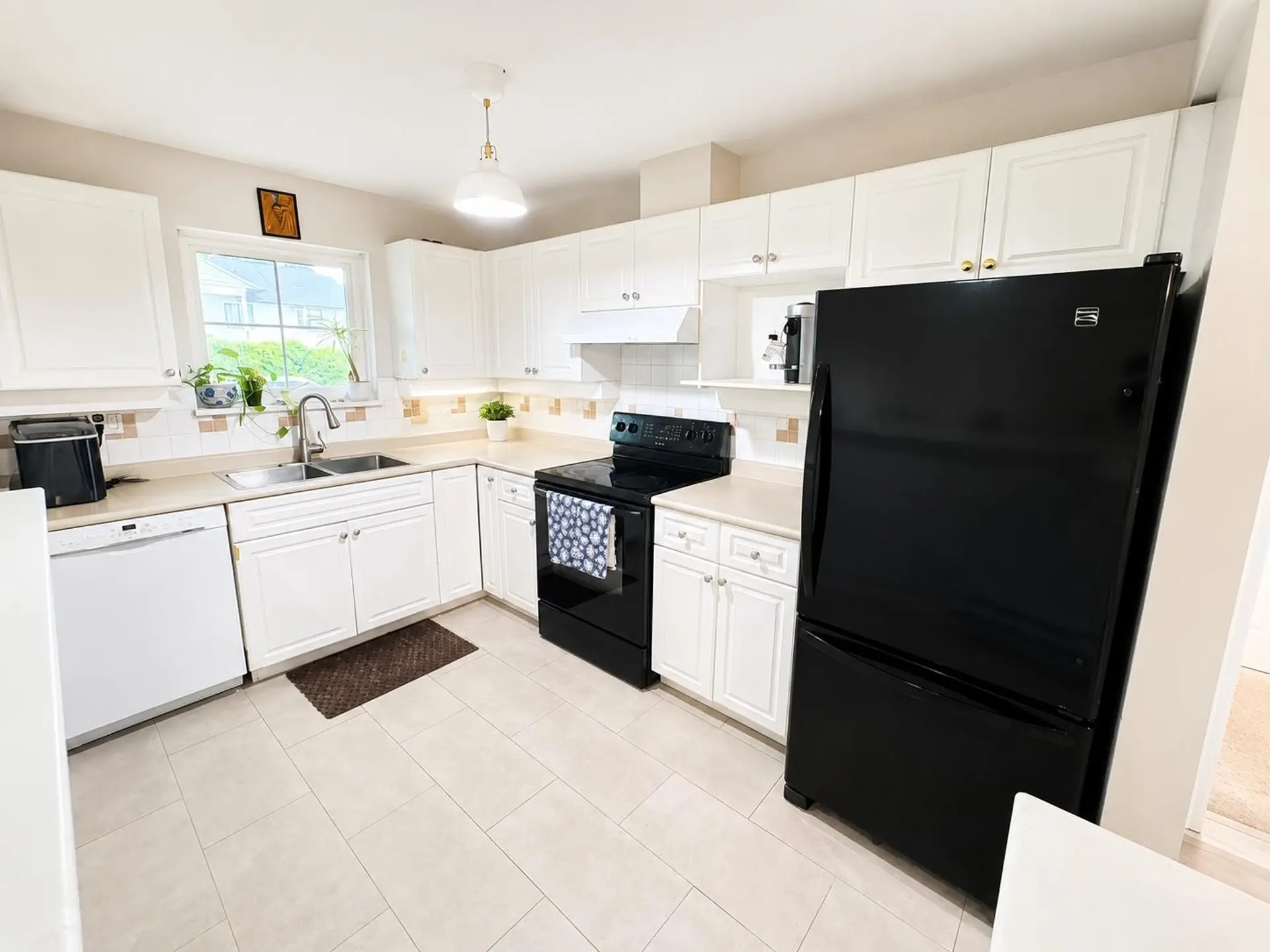 #105 1669 Grant Avenue - Image 10