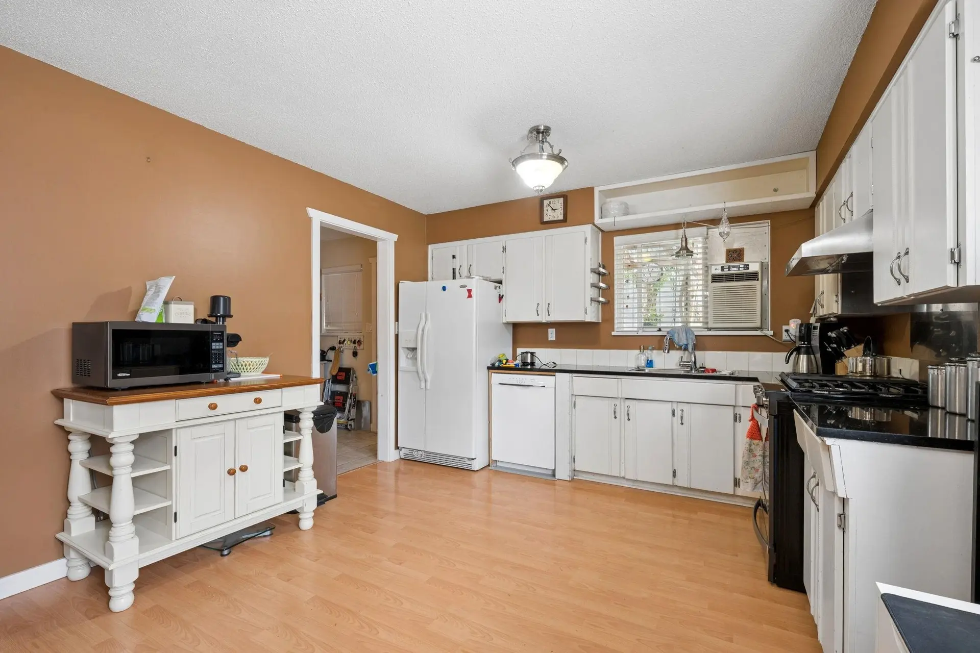 5120 59a Street - Image 8
