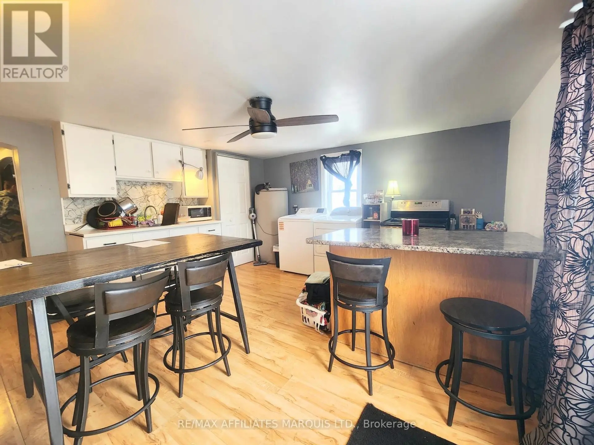 12 - 12A CARTIER AVENUE - Image 11