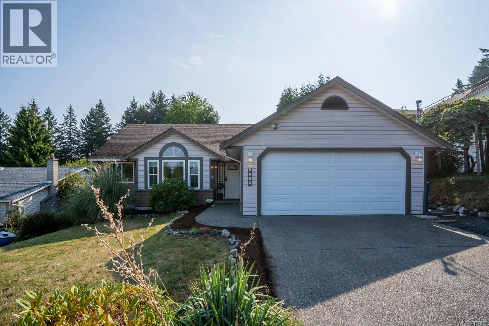 Property at 5668 Rutherford Rd, Nanaimo, BC