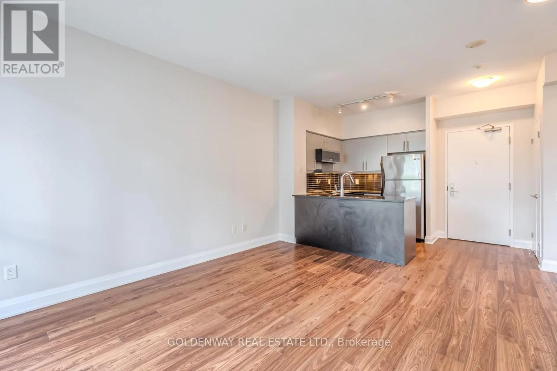 #401 83 REDPATH AVENUE - Image 4