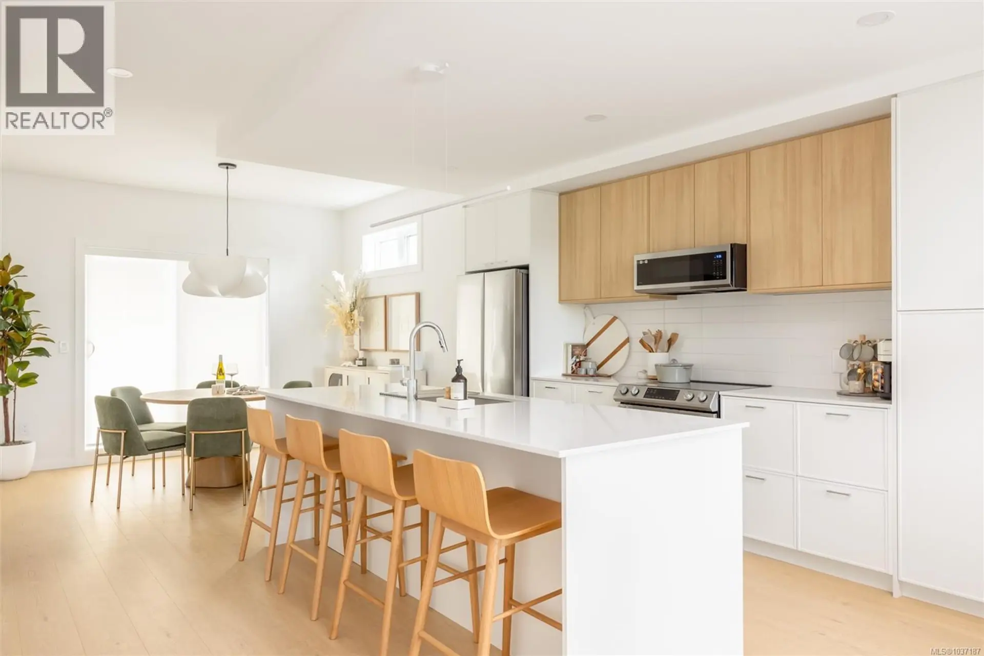 #TH22 3450 Whittier Ave - Image 2