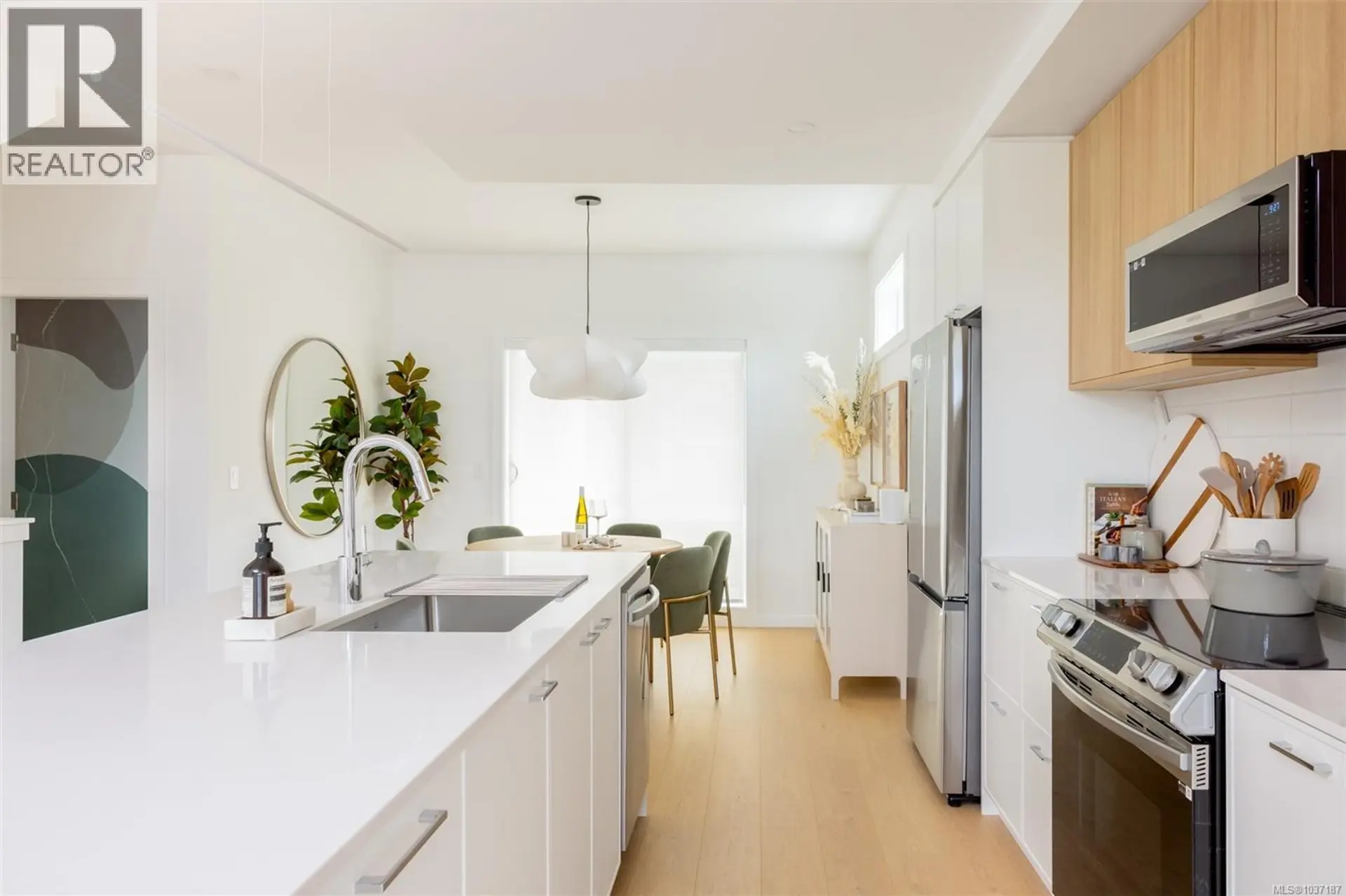 #TH22 3450 Whittier Ave - Image 4